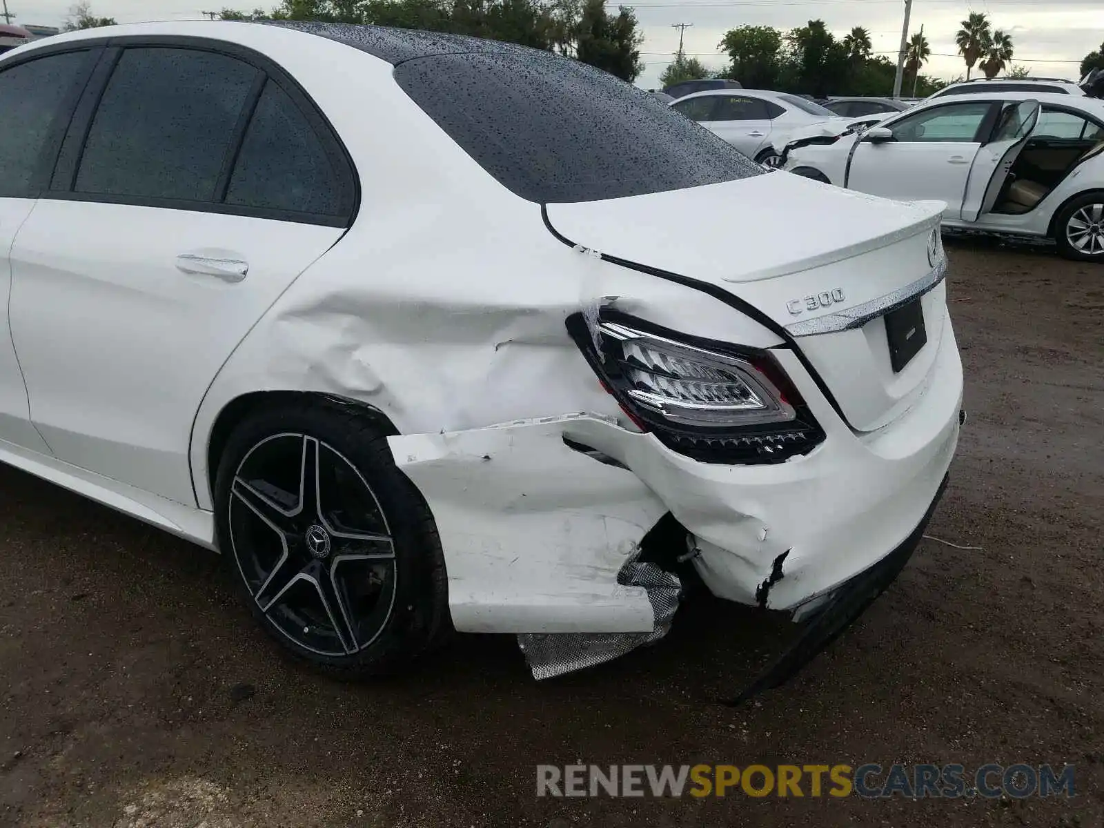 9 Photograph of a damaged car 55SWF8DB8KU294446 MERCEDES-BENZ C CLASS 2019