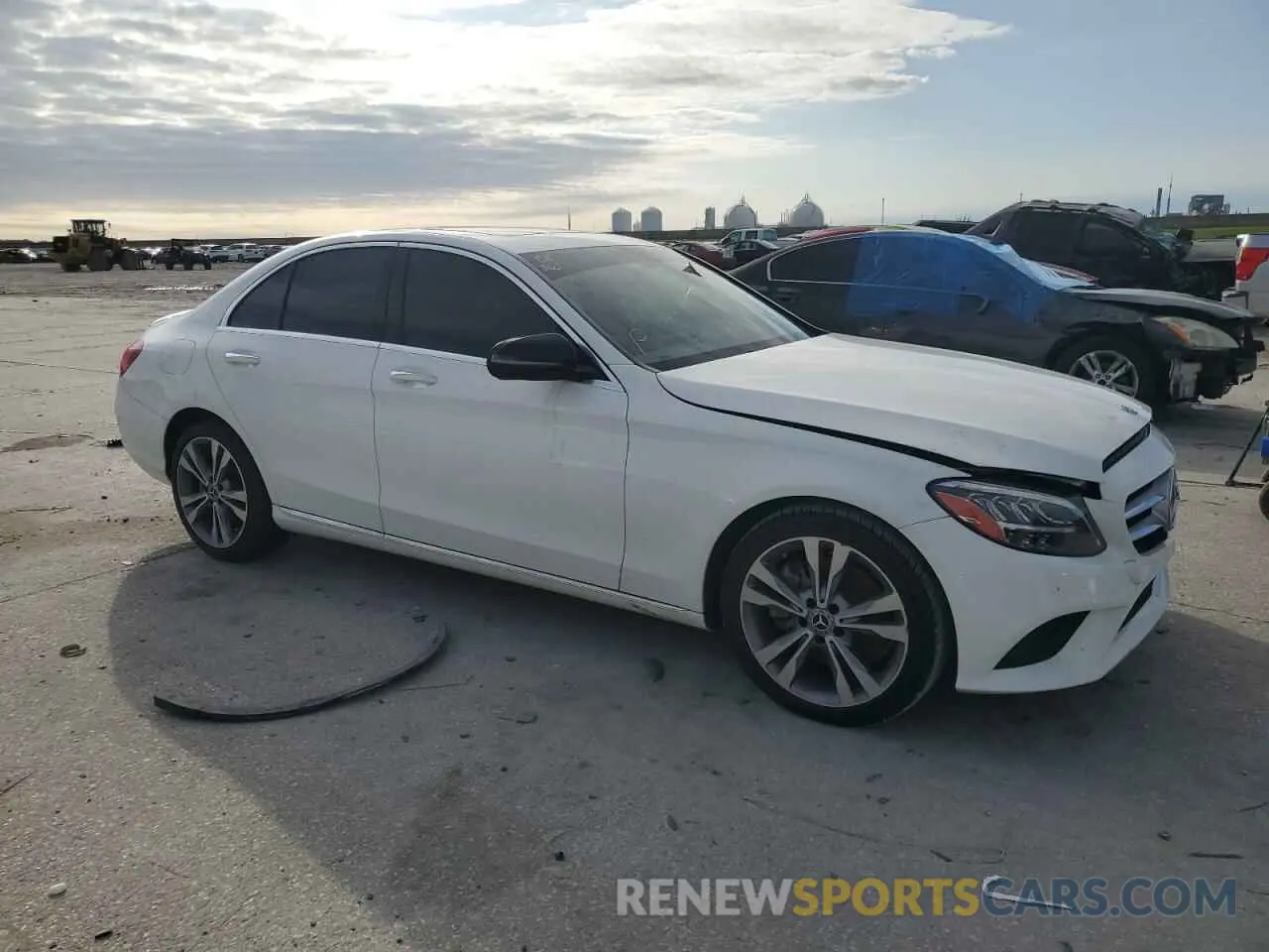 4 Photograph of a damaged car 55SWF8DB9KU289367 MERCEDES-BENZ C-CLASS 2019