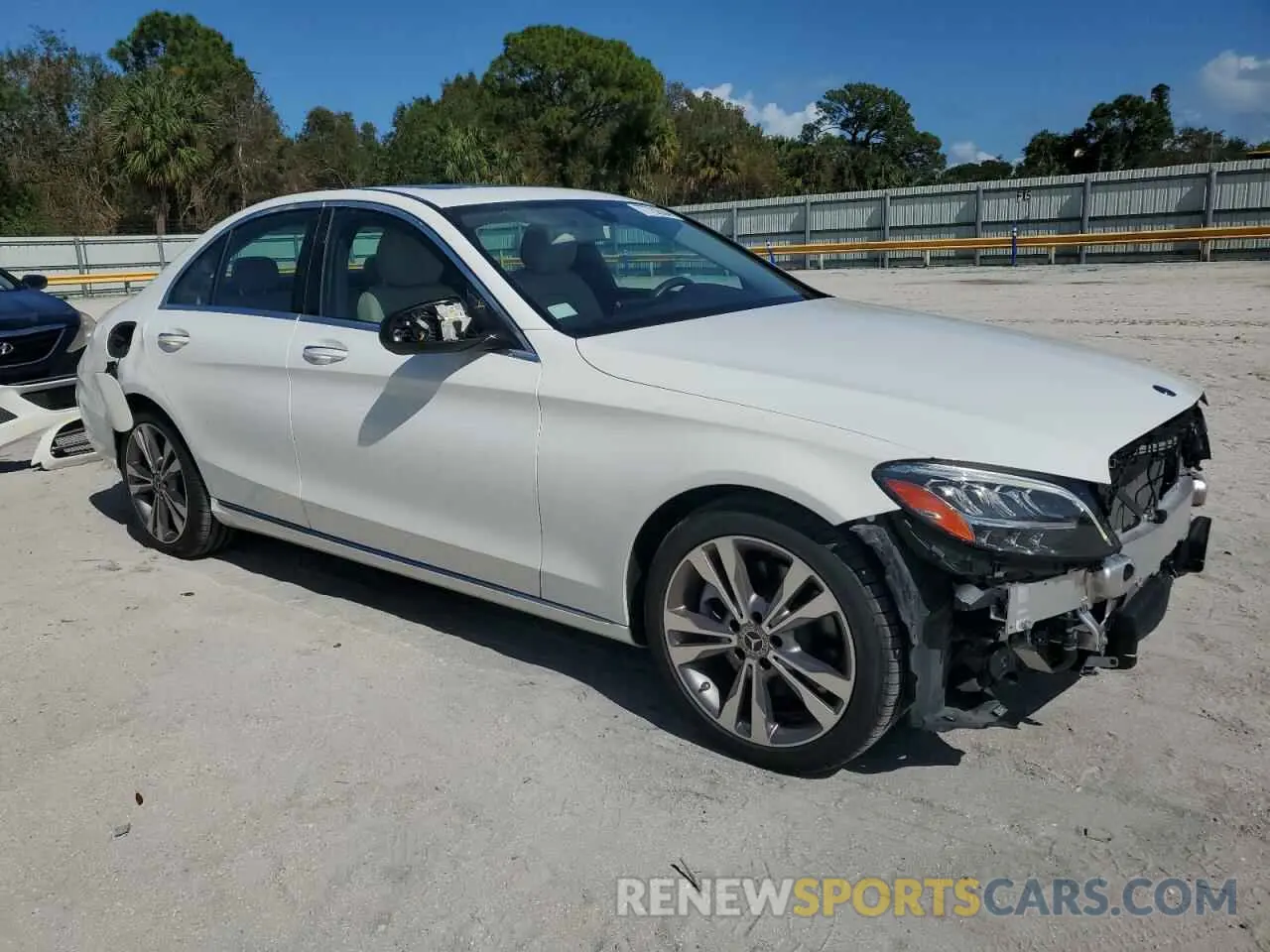 4 Photograph of a damaged car 55SWF8DBXKU287272 MERCEDES-BENZ C-CLASS 2019