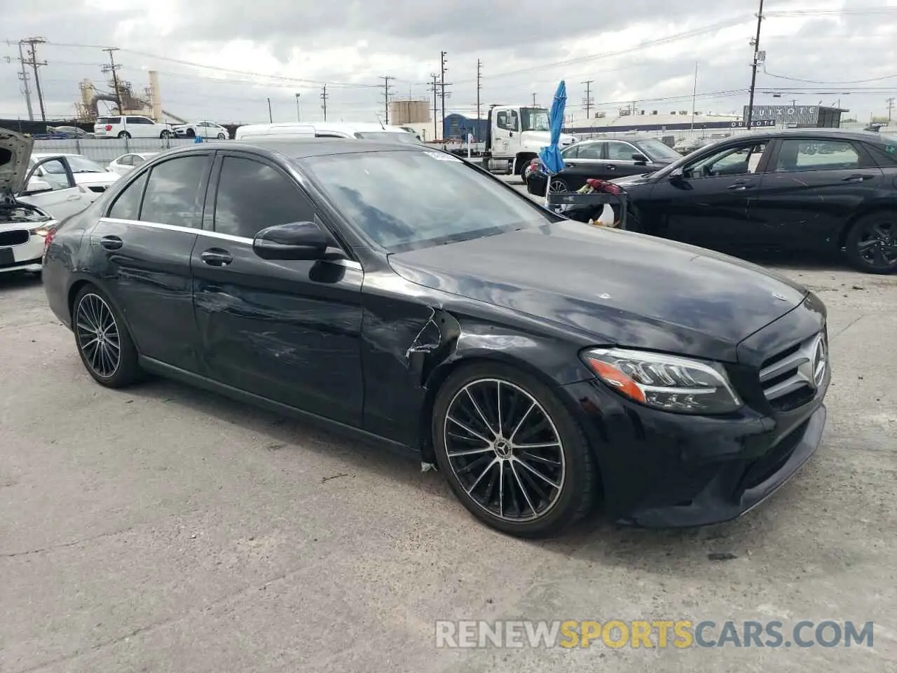 4 Photograph of a damaged car 55SWF8DBXKU319380 MERCEDES-BENZ C-CLASS 2019