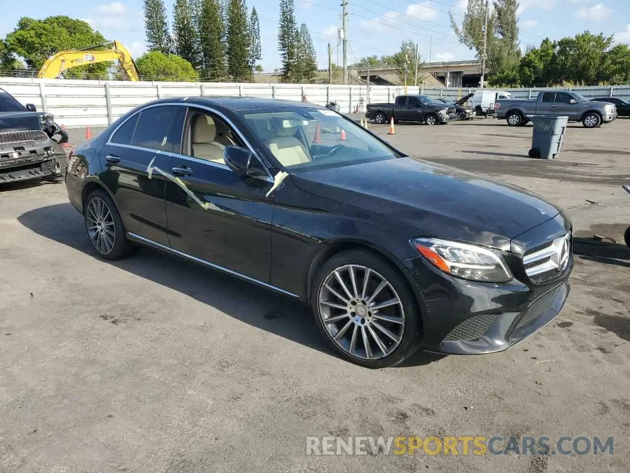 4 Photograph of a damaged car 55SWF8EB0KU318463 MERCEDES-BENZ C-CLASS 2019