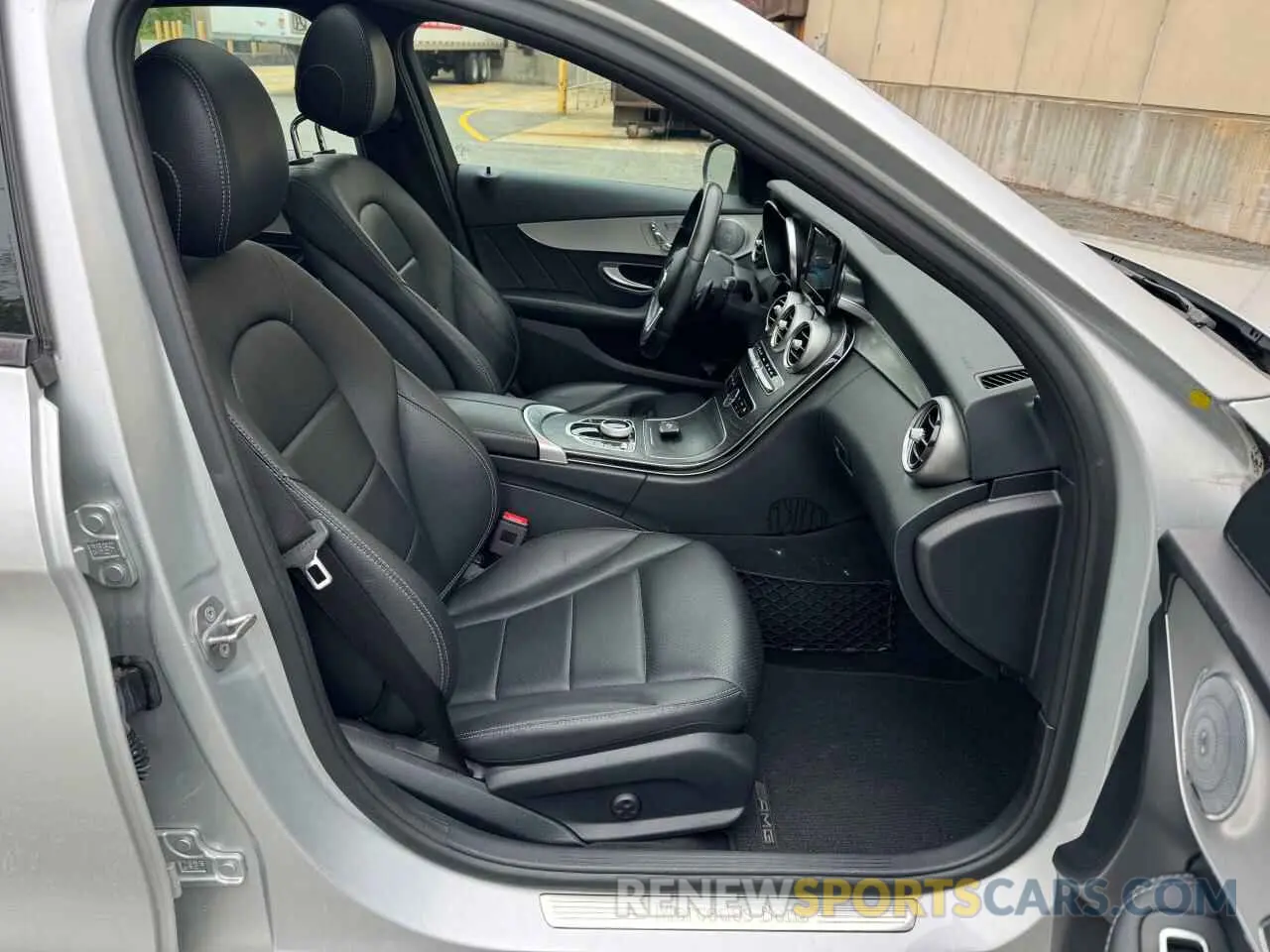5 Photograph of a damaged car 55SWF8EB5KU289008 MERCEDES-BENZ C-CLASS 2019