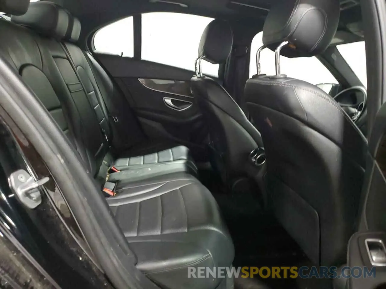10 Photograph of a damaged car 55SWF8EBXKU301279 MERCEDES-BENZ C-CLASS 2019