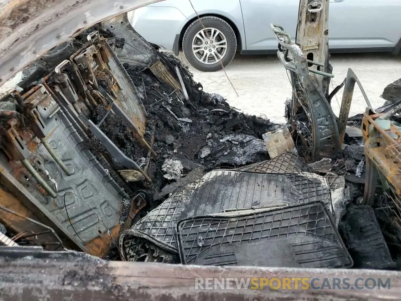 10 Photograph of a damaged car WDDWF8DB1KR519422 MERCEDES-BENZ C-CLASS 2019