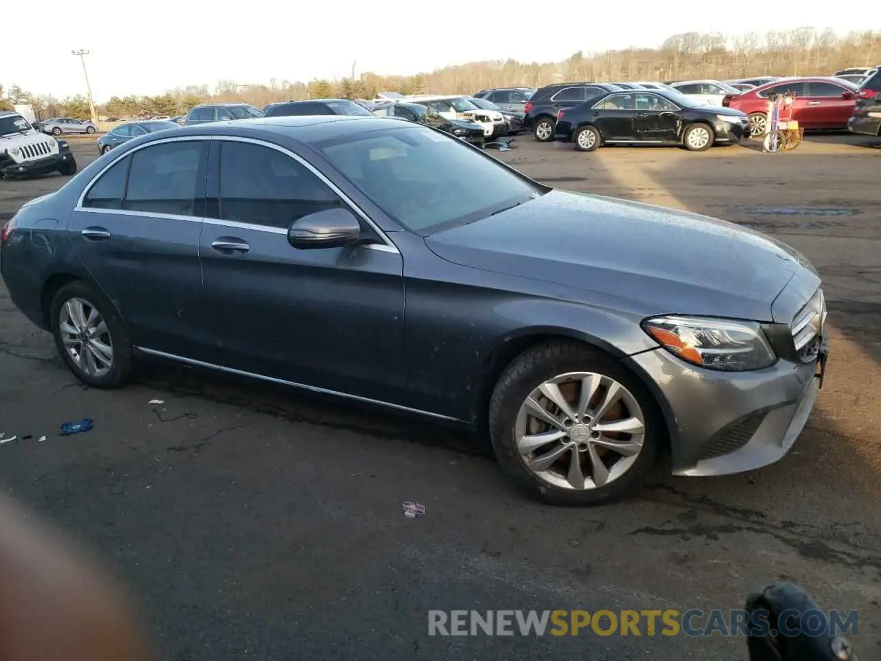 4 Photograph of a damaged car WDDWF8EB4KR483269 MERCEDES-BENZ C-CLASS 2019