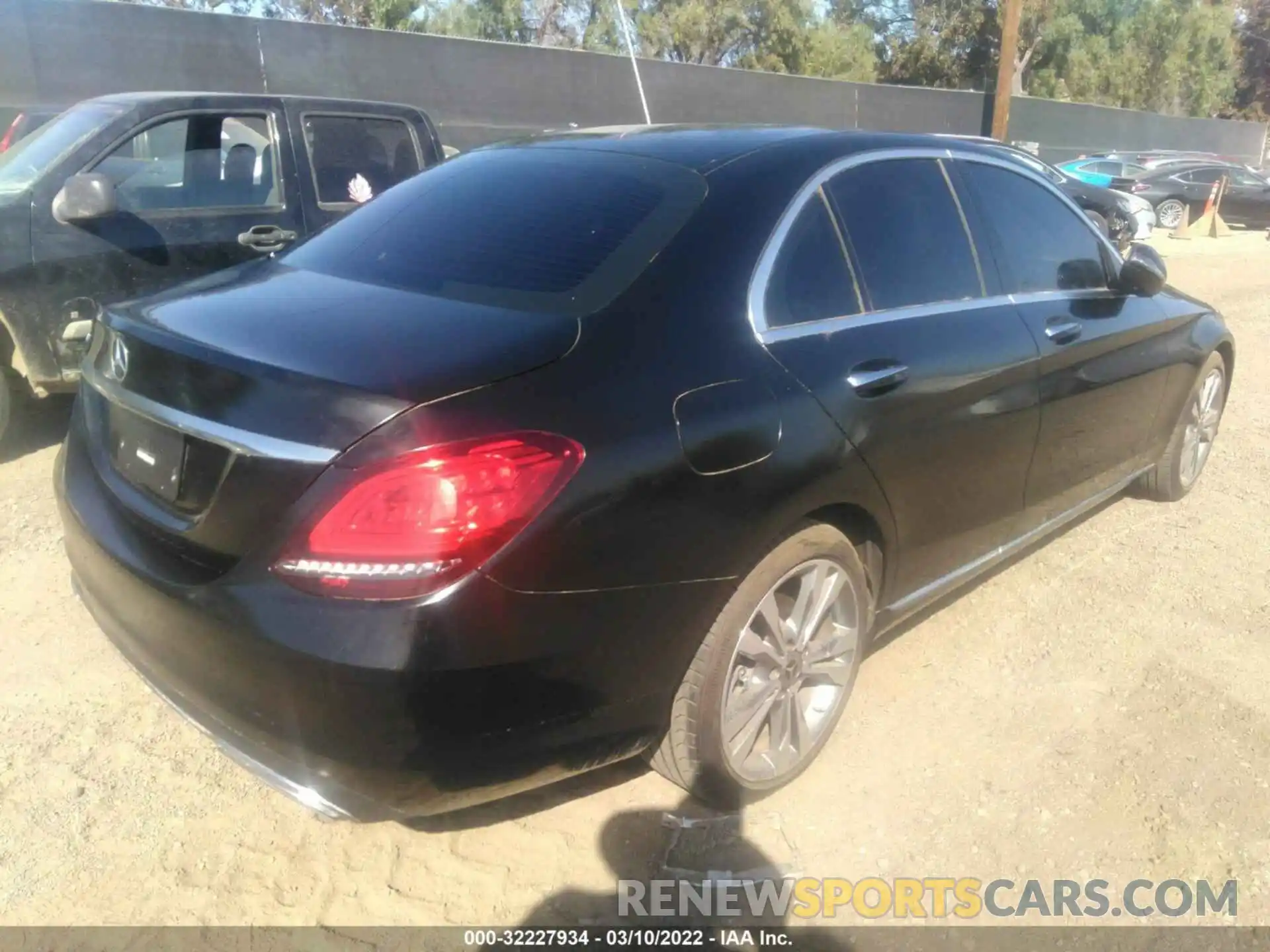 4 Photograph of a damaged car 55SWF8DB1LU323044 MERCEDES-BENZ C-CLASS 2020