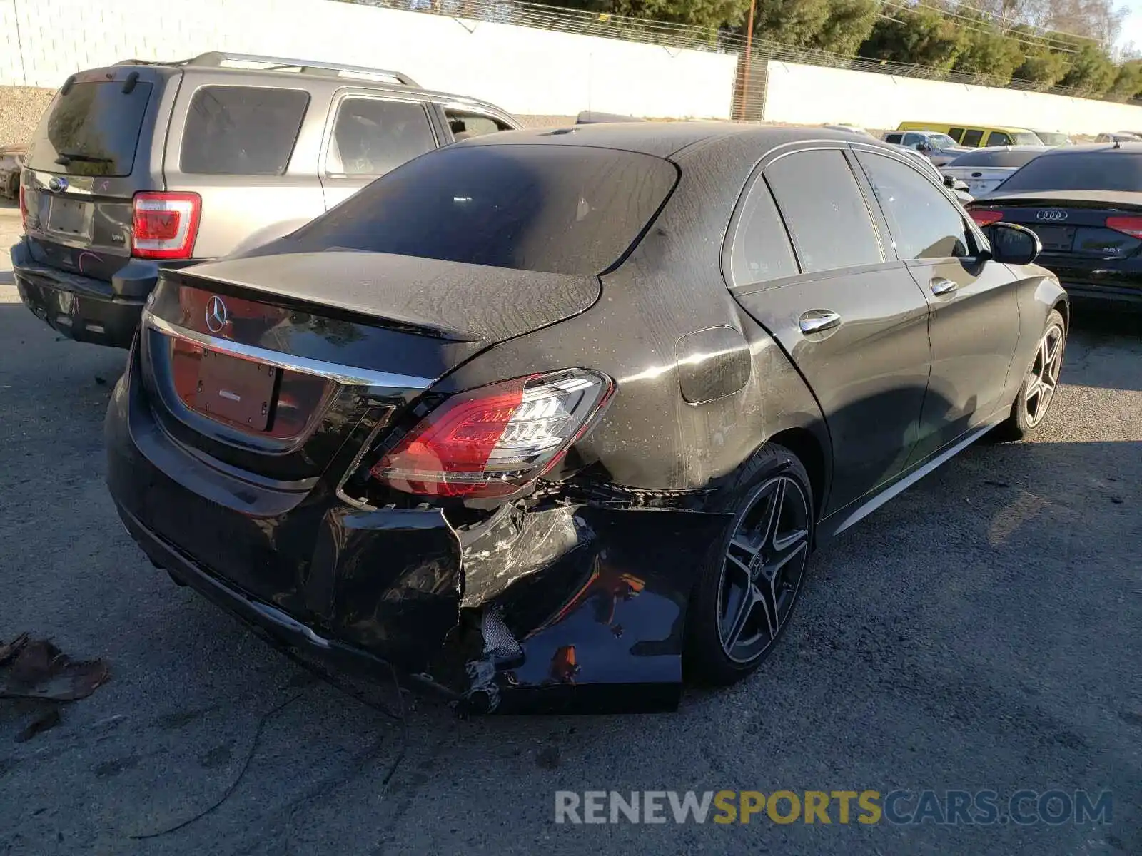 4 Photograph of a damaged car 55SWF8DB1LU326445 MERCEDES-BENZ C CLASS 2020