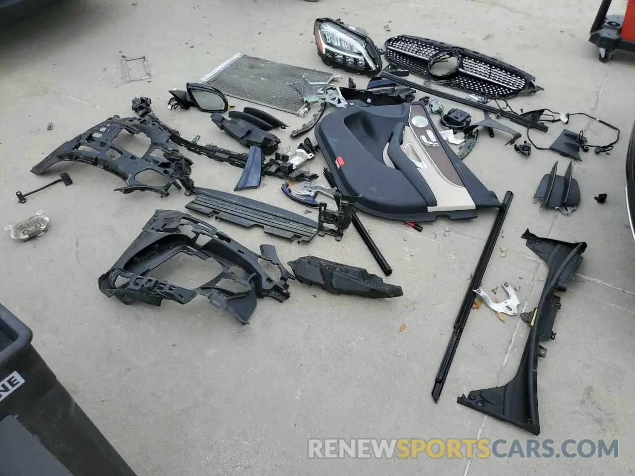 12 Photograph of a damaged car 55SWF8DB7LU326367 MERCEDES-BENZ C-CLASS 2020