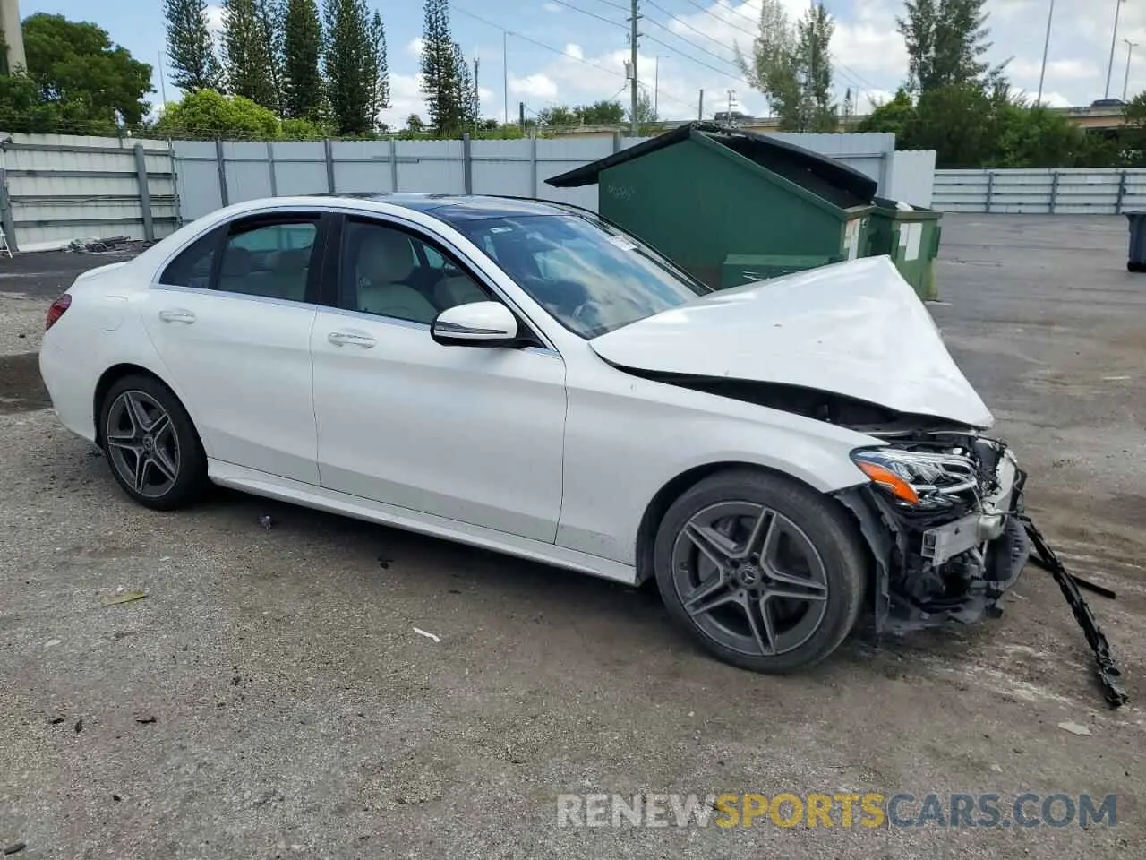 4 Photograph of a damaged car 55SWF8EBXLU325177 MERCEDES-BENZ C-CLASS 2020