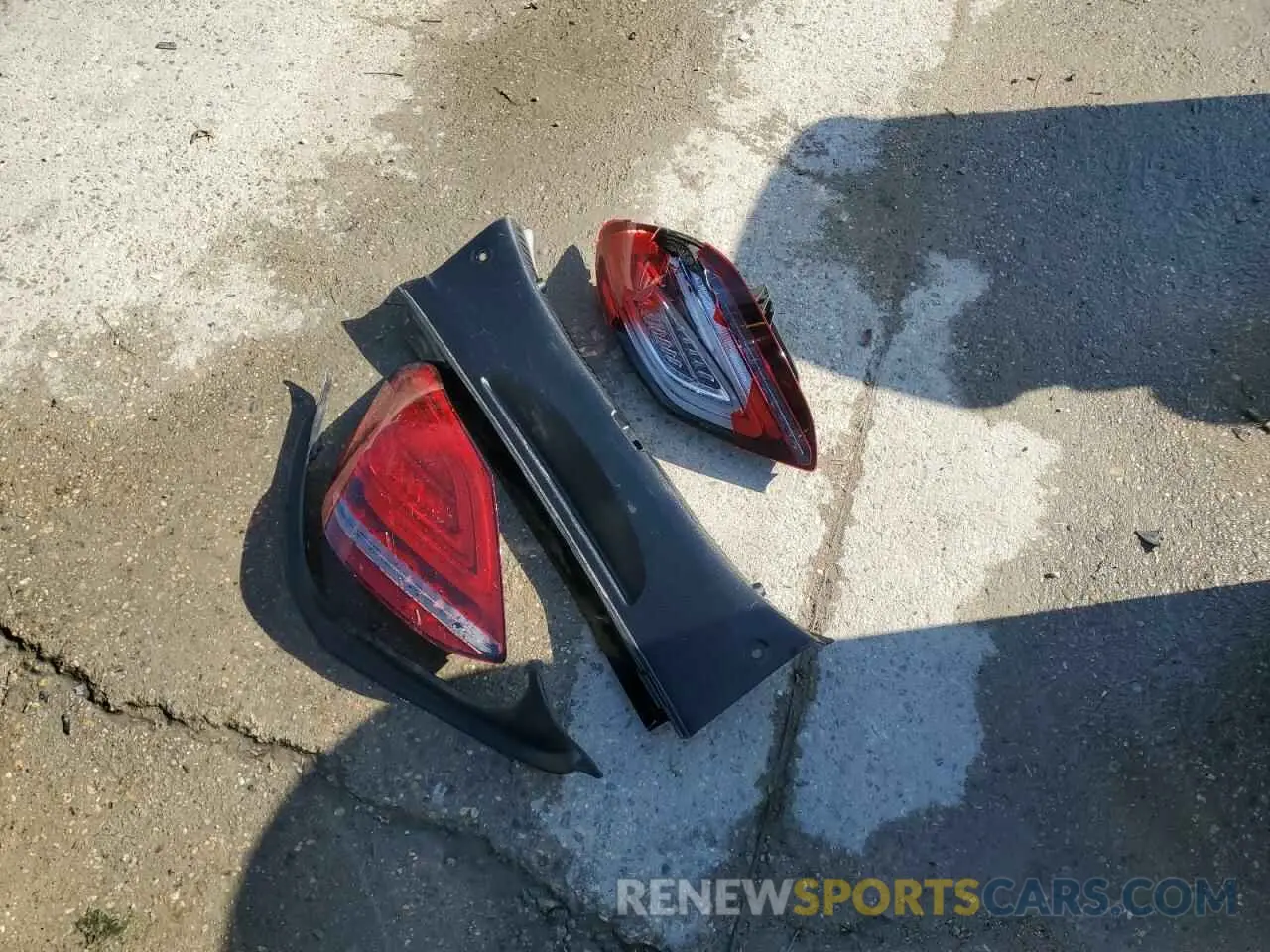 12 Photograph of a damaged car W1KWF8DB6LR595025 MERCEDES-BENZ C-CLASS 2020