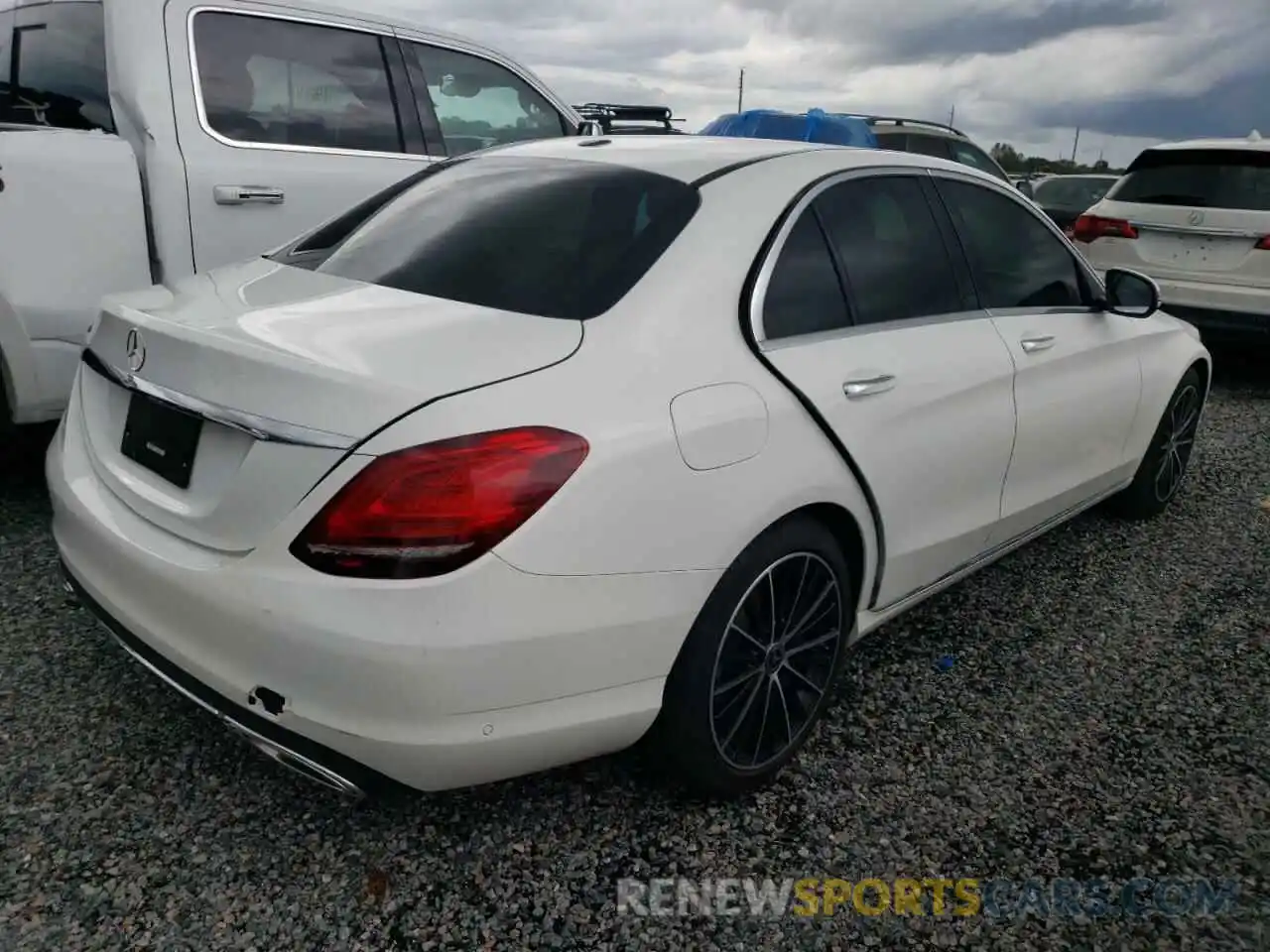 4 Photograph of a damaged car WDDWF8DB9LR561502 MERCEDES-BENZ C-CLASS 2020