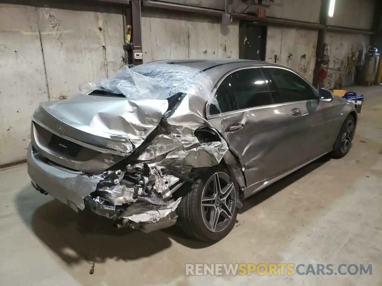 4 Photograph of a damaged car WDDWF8EB8LR551445 MERCEDES-BENZ C-CLASS 2020