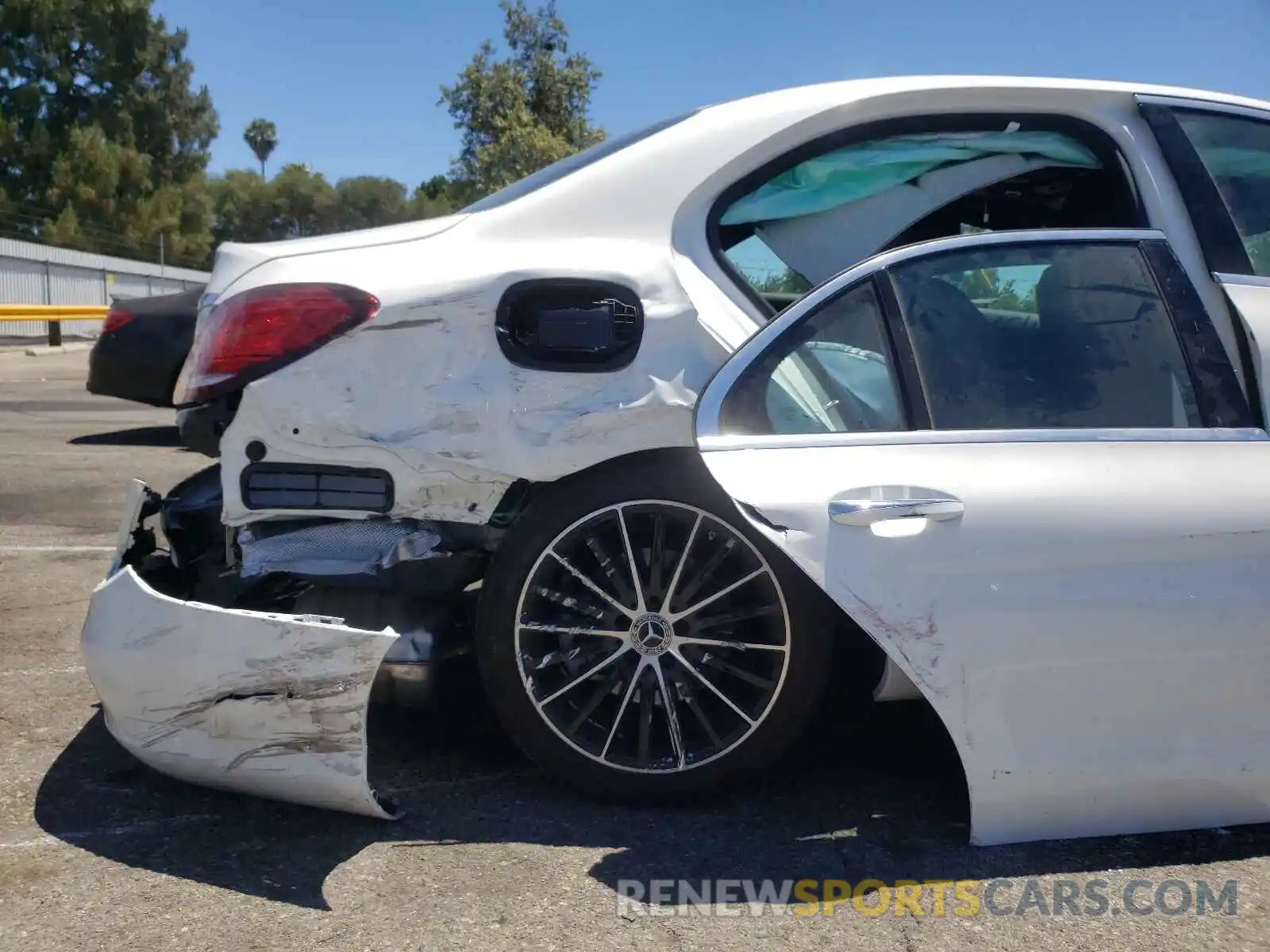 9 Photograph of a damaged car W1KWF8DB5MR610065 MERCEDES-BENZ C-CLASS 2021