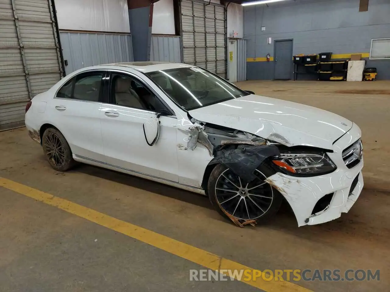 4 Photograph of a damaged car W1KWF8DB9MR650598 MERCEDES-BENZ C-CLASS 2021