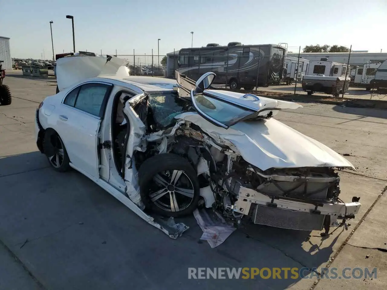 4 Photograph of a damaged car W1KAF4GB0NR041951 MERCEDES-BENZ C-CLASS 2022