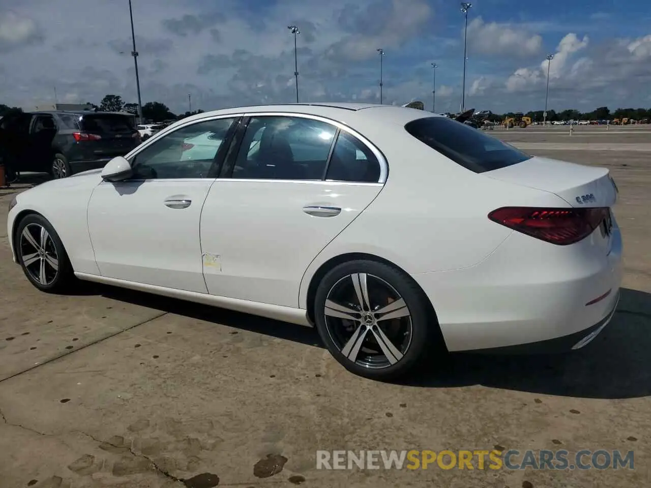2 Photograph of a damaged car W1KAF4GB5NR008637 MERCEDES-BENZ C-CLASS 2022