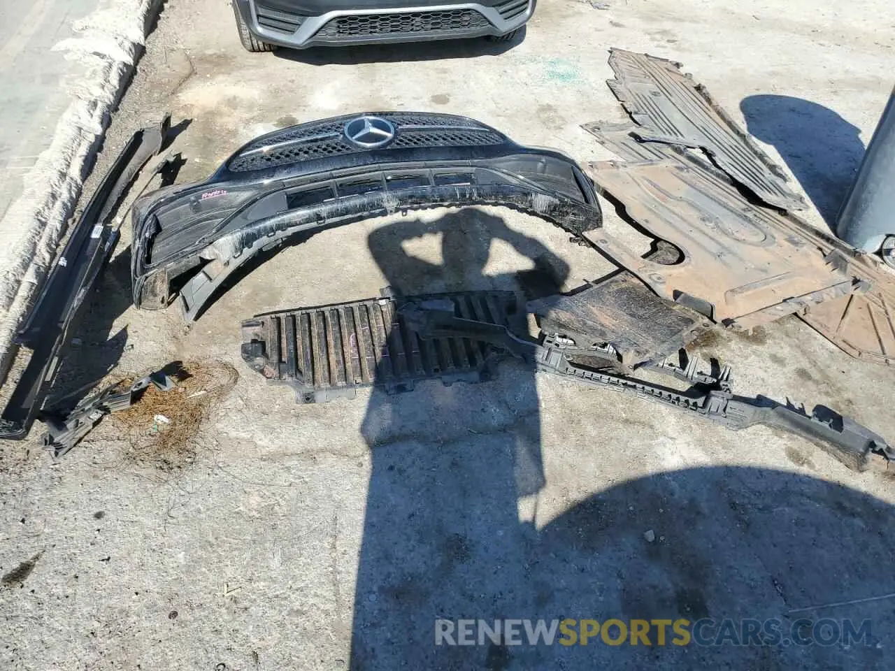 12 Photograph of a damaged car W1KAF4GB5NR055005 MERCEDES-BENZ C-CLASS 2022
