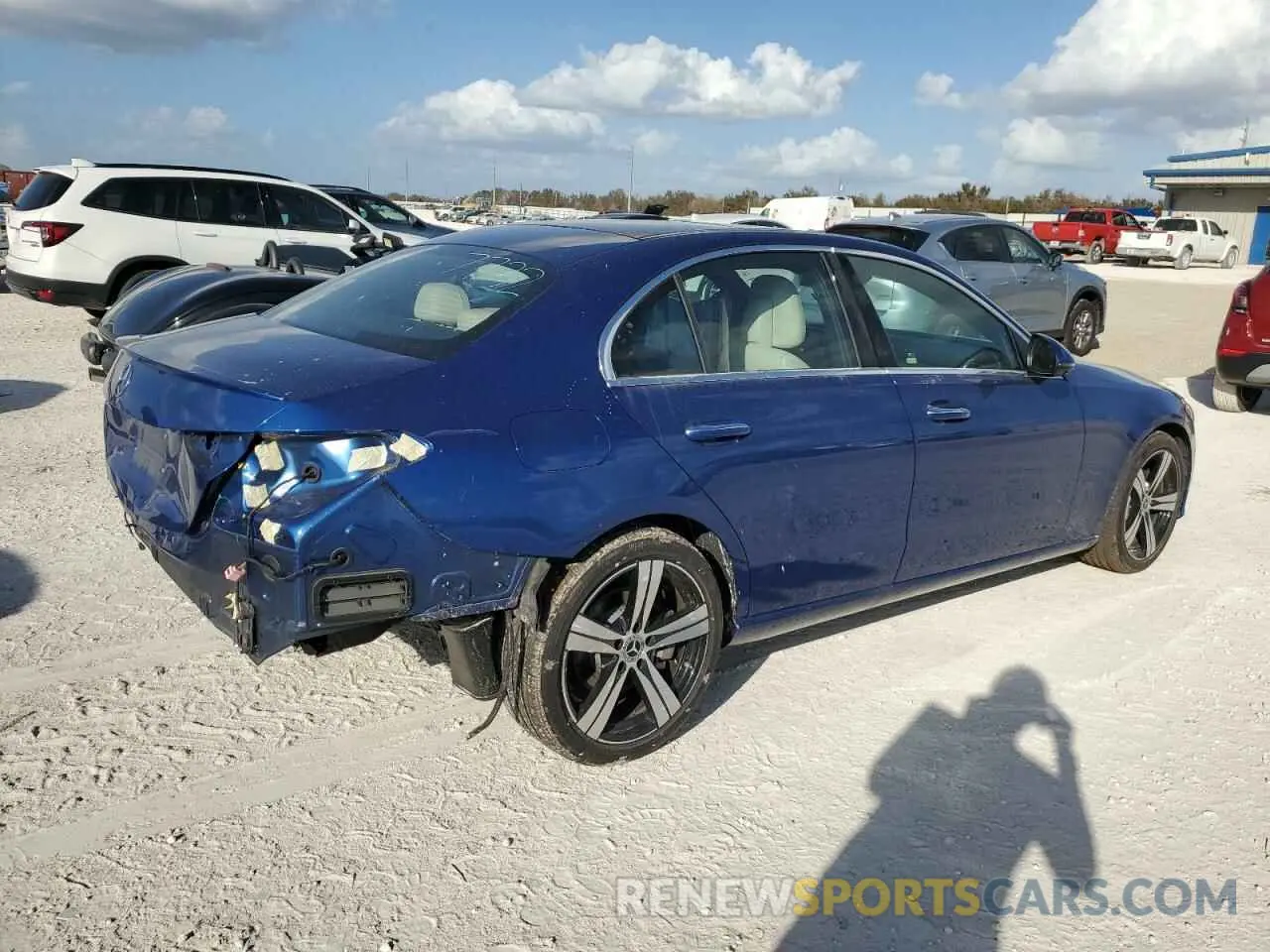 3 Photograph of a damaged car W1KAF4GB7NR060741 MERCEDES-BENZ C-CLASS 2022