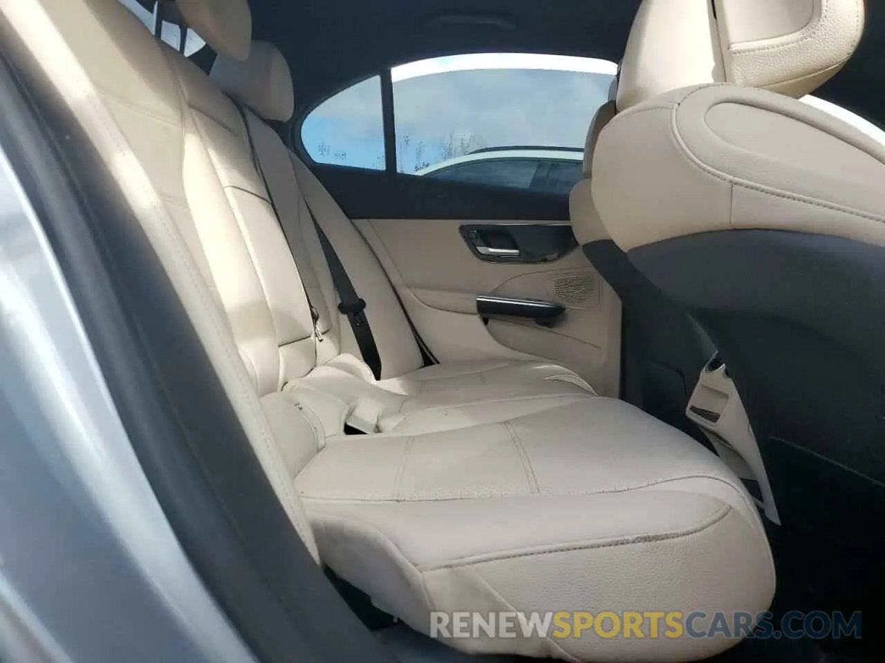 10 Photograph of a damaged car W1KAF4HBXNR052731 MERCEDES-BENZ C-CLASS 2022