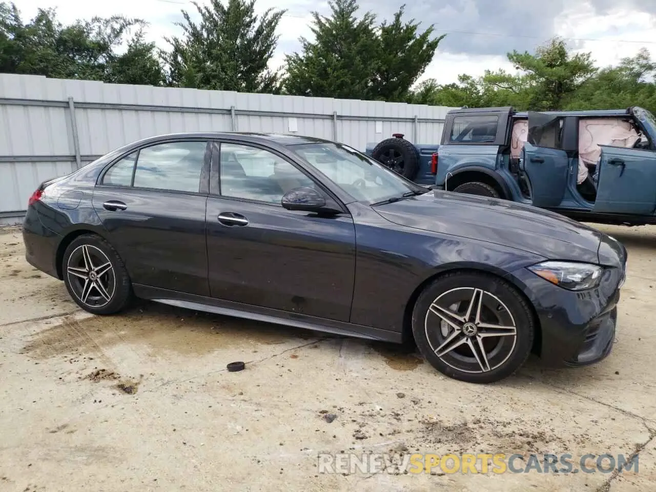 4 Photograph of a damaged car W1KAF4HB7RR168216 MERCEDES-BENZ C-CLASS 2024