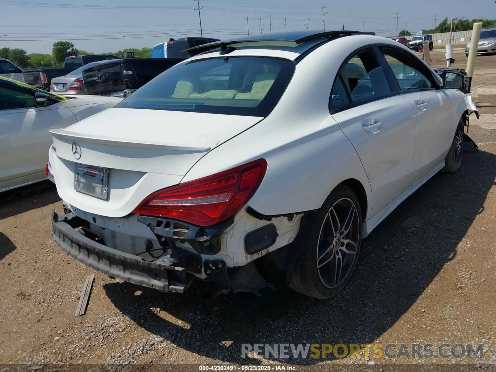 4 Photograph of a damaged car WDDSJ4EB1KN726095 MERCEDES-BENZ CLA 250 2019
