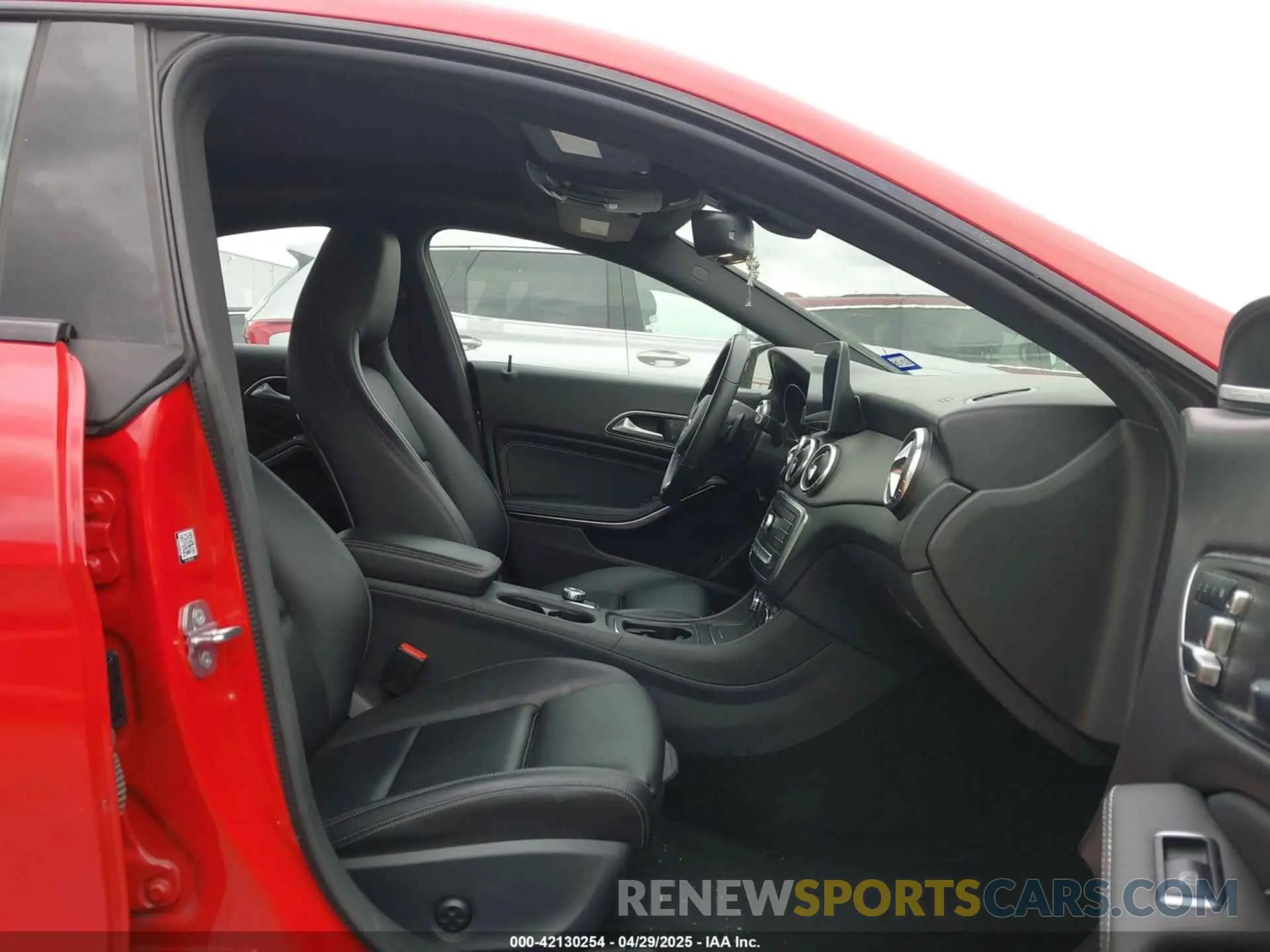 5 Photograph of a damaged car WDDSJ4EB2KN776696 MERCEDES-BENZ CLA 250 2019