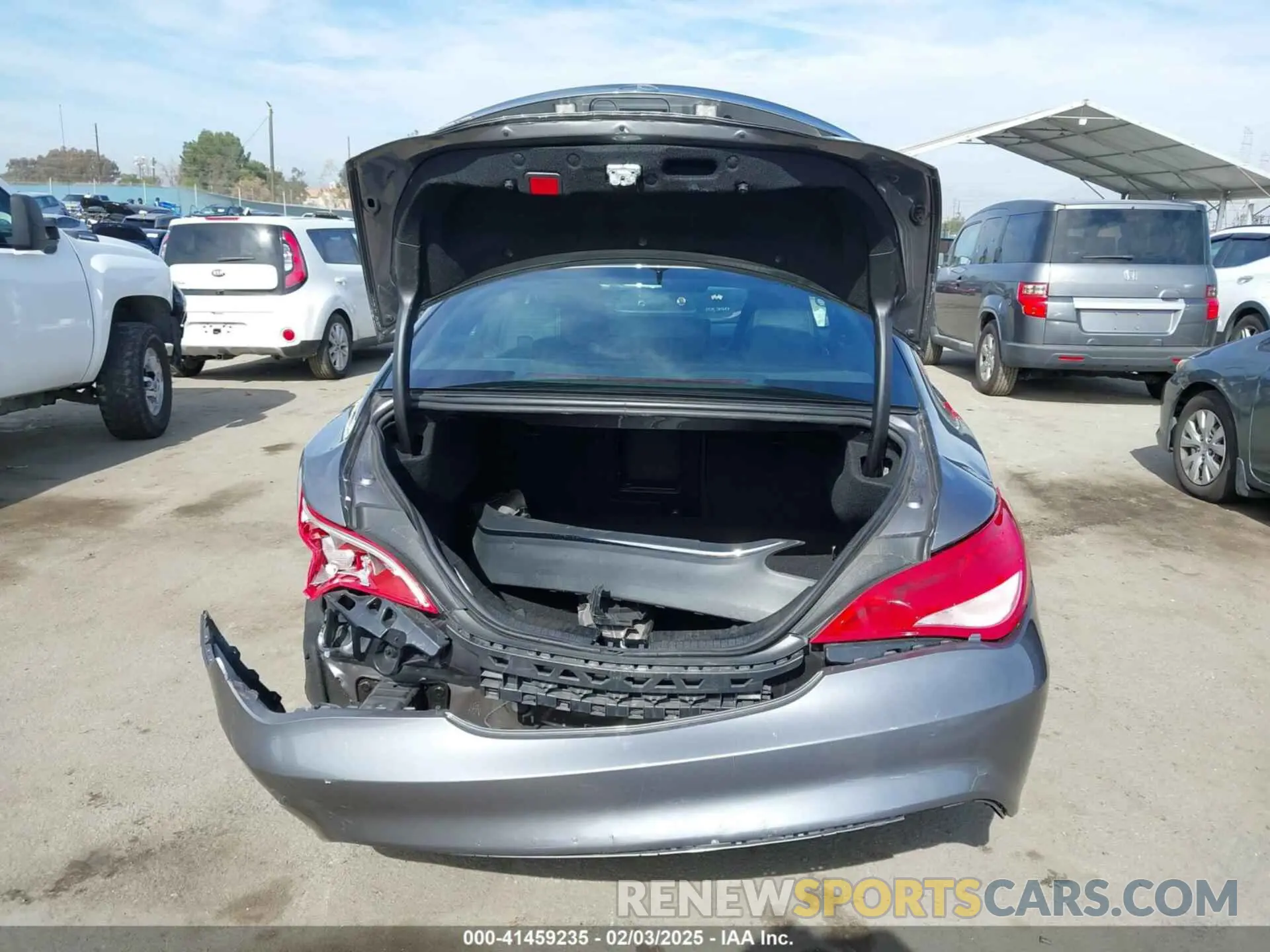 17 Photograph of a damaged car WDDSJ4EB4KN723174 MERCEDES-BENZ CLA 250 2019