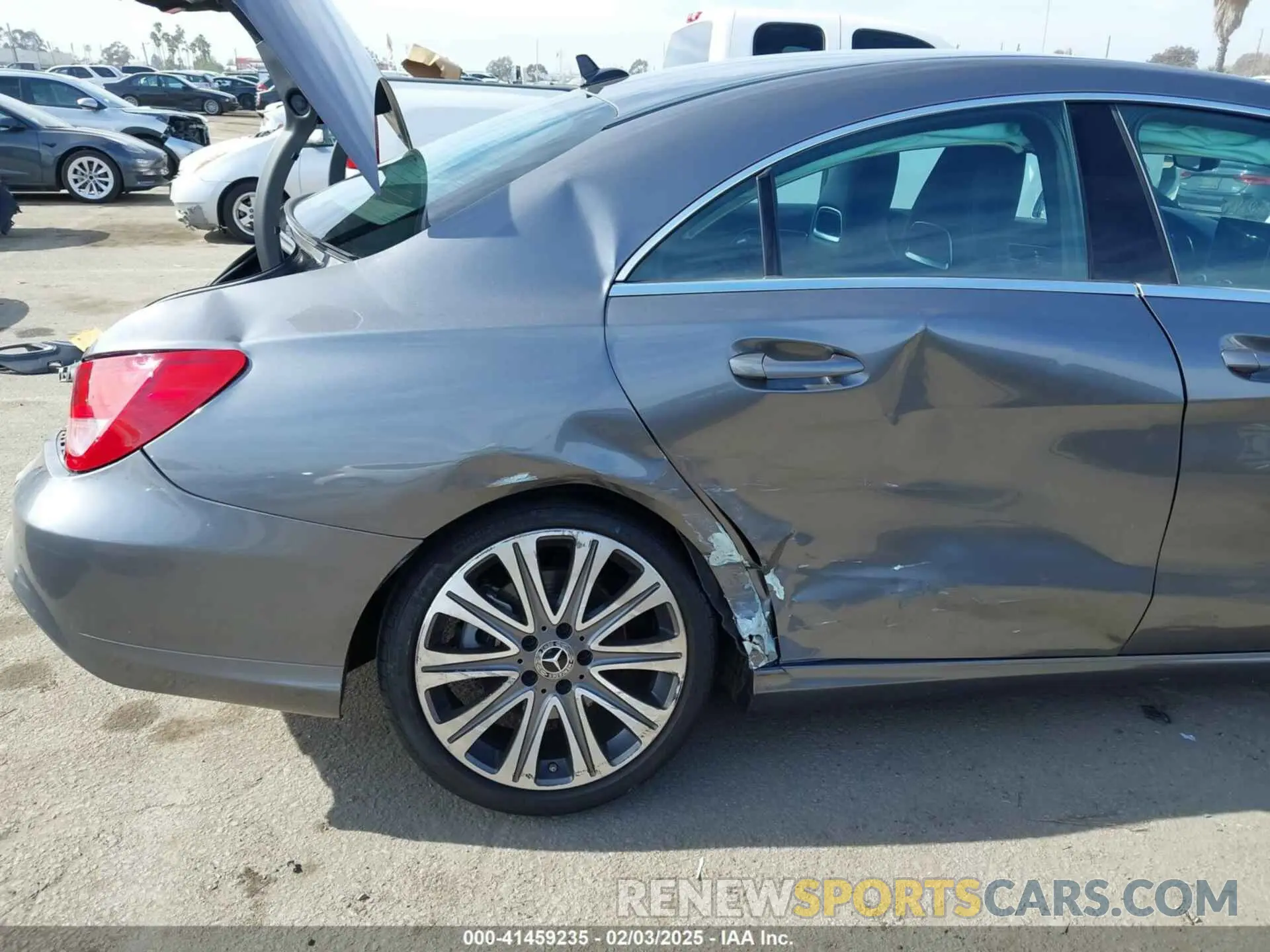 18 Photograph of a damaged car WDDSJ4EB4KN723174 MERCEDES-BENZ CLA 250 2019