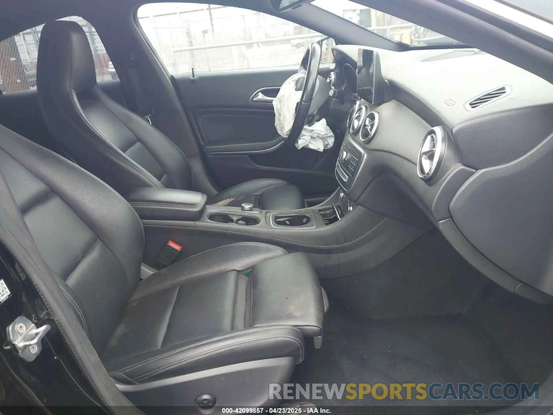 5 Photograph of a damaged car WDDSJ4EB8KN715093 MERCEDES-BENZ CLA 250 2019