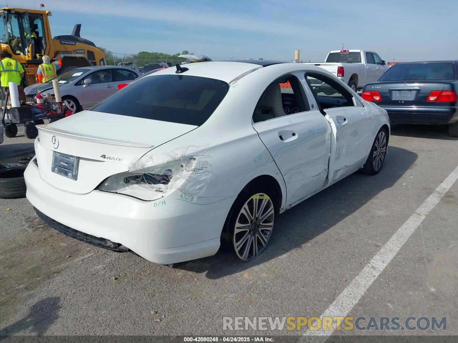 4 Photograph of a damaged car WDDSJ4GB9KN743255 MERCEDES-BENZ CLA 250 2019
