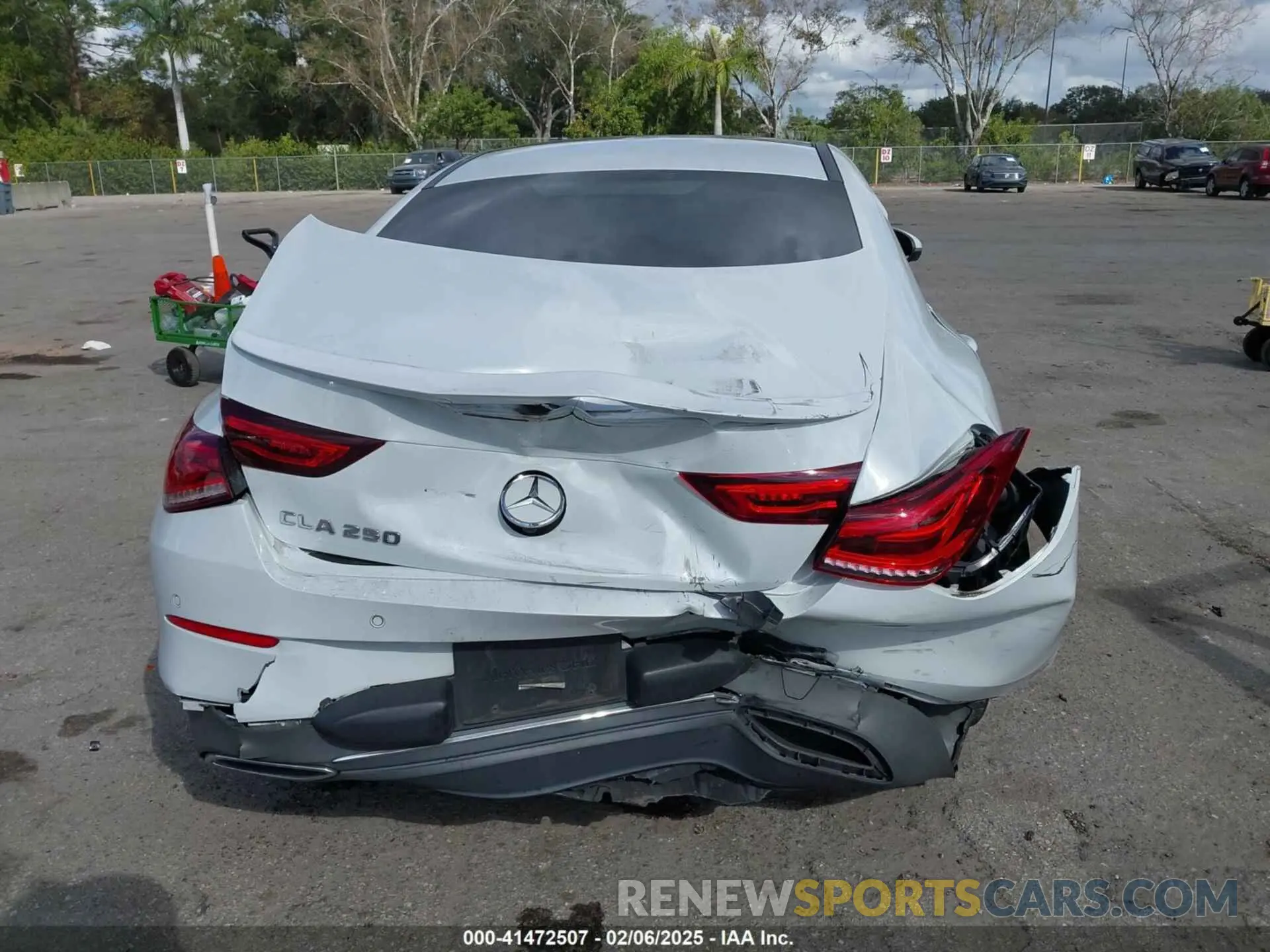 17 Photograph of a damaged car W1K5J4GB4LN095970 MERCEDES-BENZ CLA 250 2020
