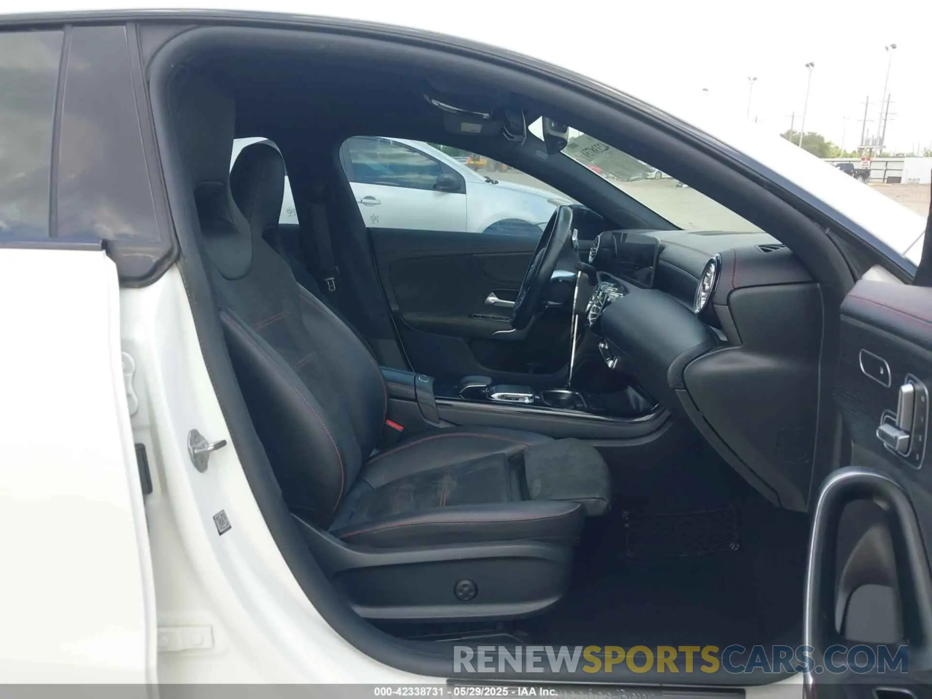 5 Photograph of a damaged car W1K5J4GB4LN102187 MERCEDES-BENZ CLA 250 2020