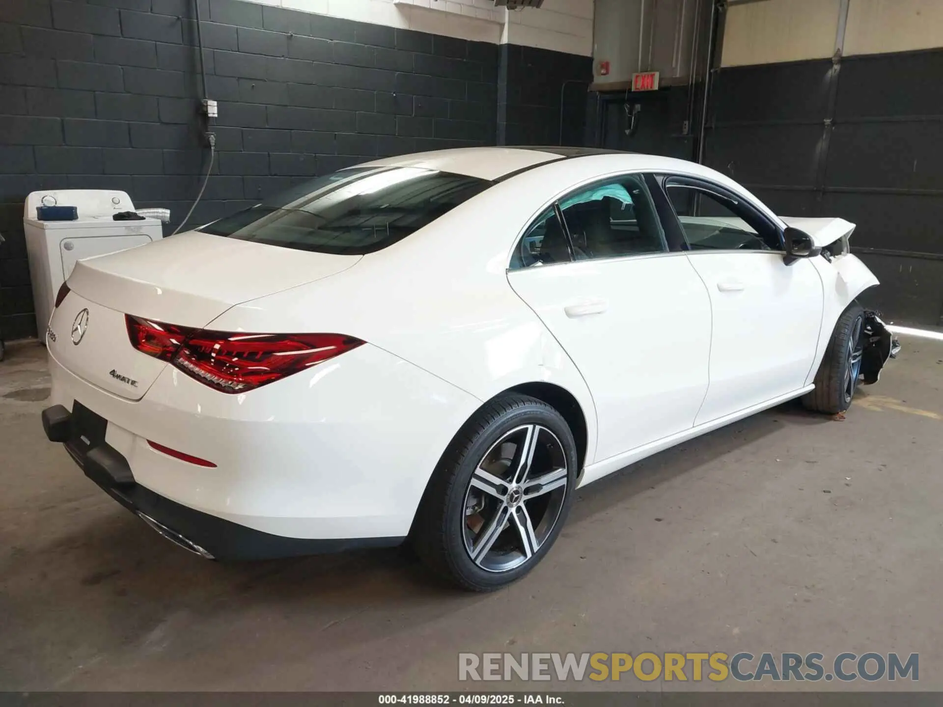 4 Photograph of a damaged car W1K5J4HB6LN119880 MERCEDES-BENZ CLA 250 2020