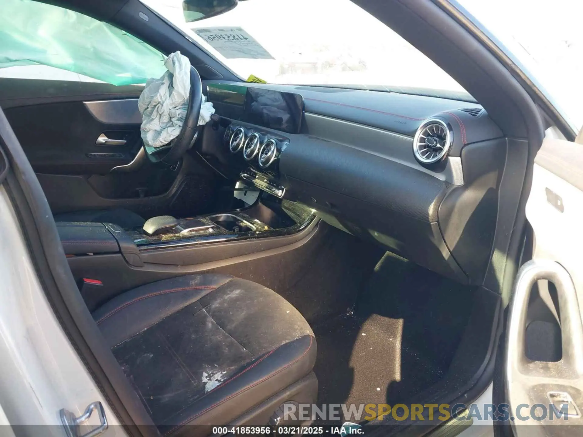 5 Photograph of a damaged car W1K5J4GB1NN313768 MERCEDES-BENZ CLA 250 COUPE 2022
