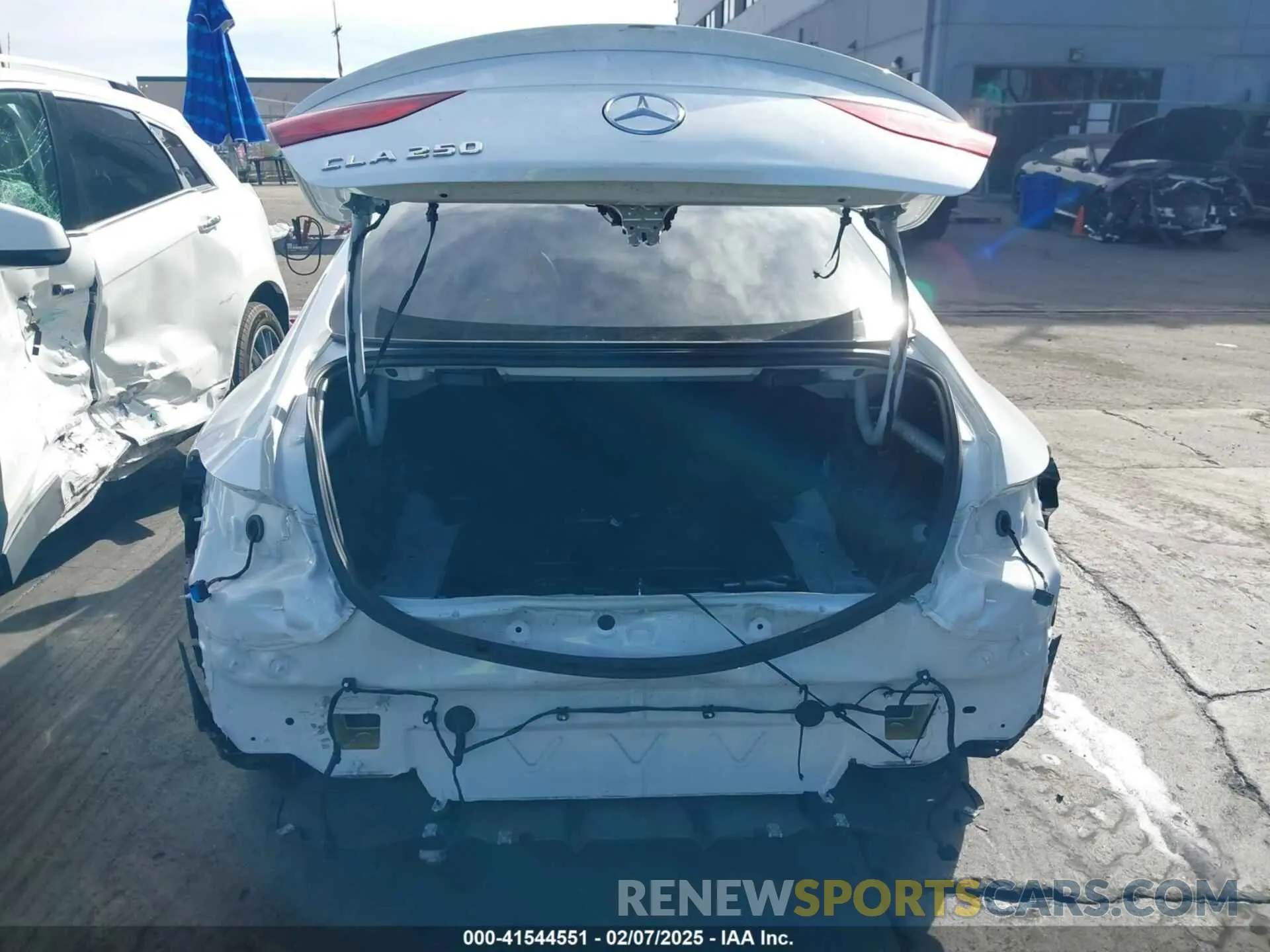 17 Photograph of a damaged car W1K5J4GB1NN318856 MERCEDES-BENZ CLA 250 COUPE 2022