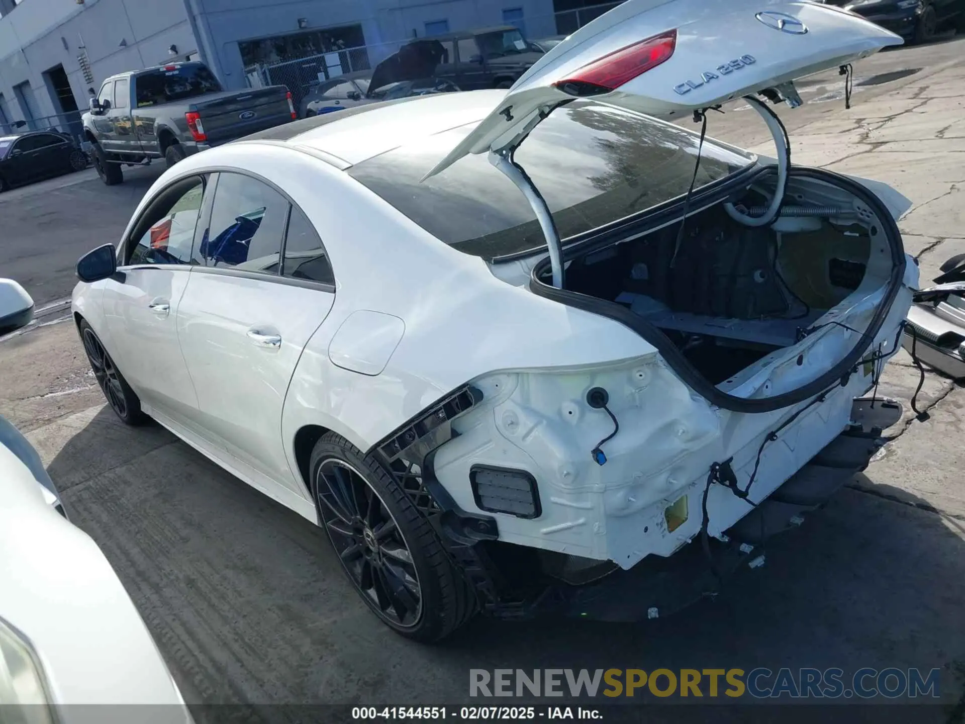 3 Photograph of a damaged car W1K5J4GB1NN318856 MERCEDES-BENZ CLA 250 COUPE 2022