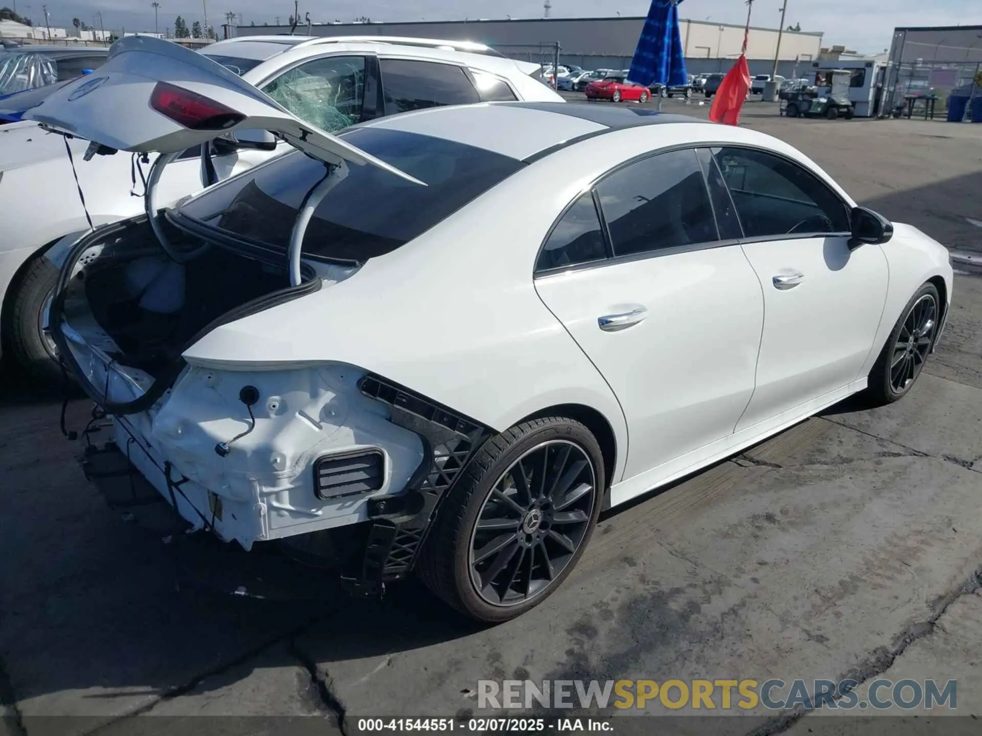 4 Photograph of a damaged car W1K5J4GB1NN318856 MERCEDES-BENZ CLA 250 COUPE 2022