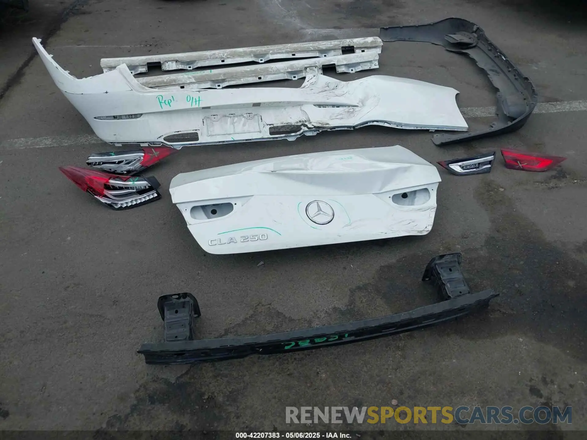 12 Photograph of a damaged car W1K5J4GB4NN321833 MERCEDES-BENZ CLA 250 COUPE 2022
