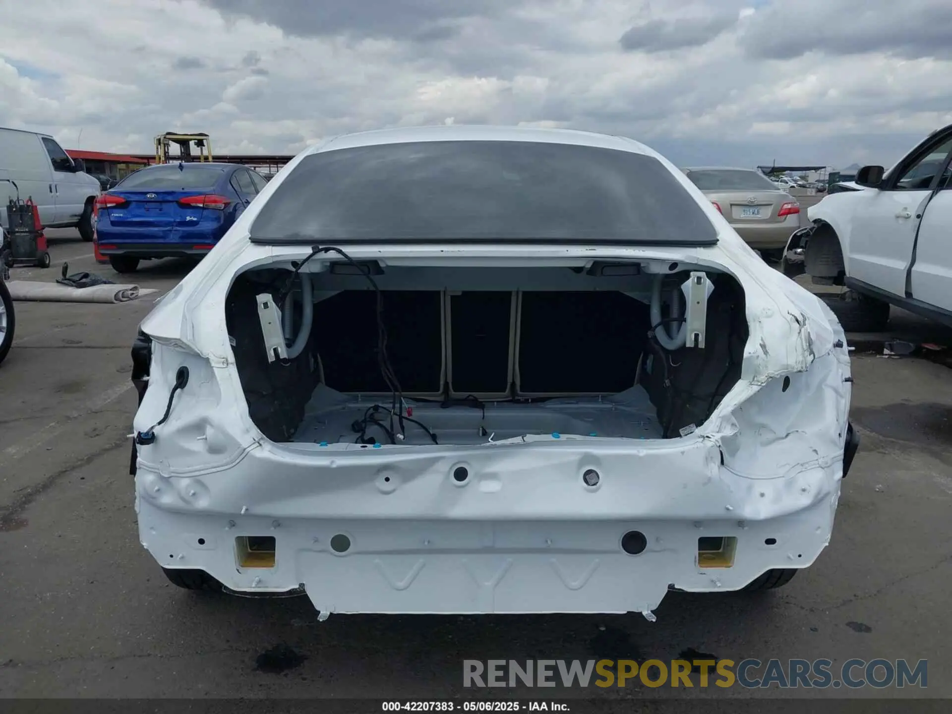 17 Photograph of a damaged car W1K5J4GB4NN321833 MERCEDES-BENZ CLA 250 COUPE 2022