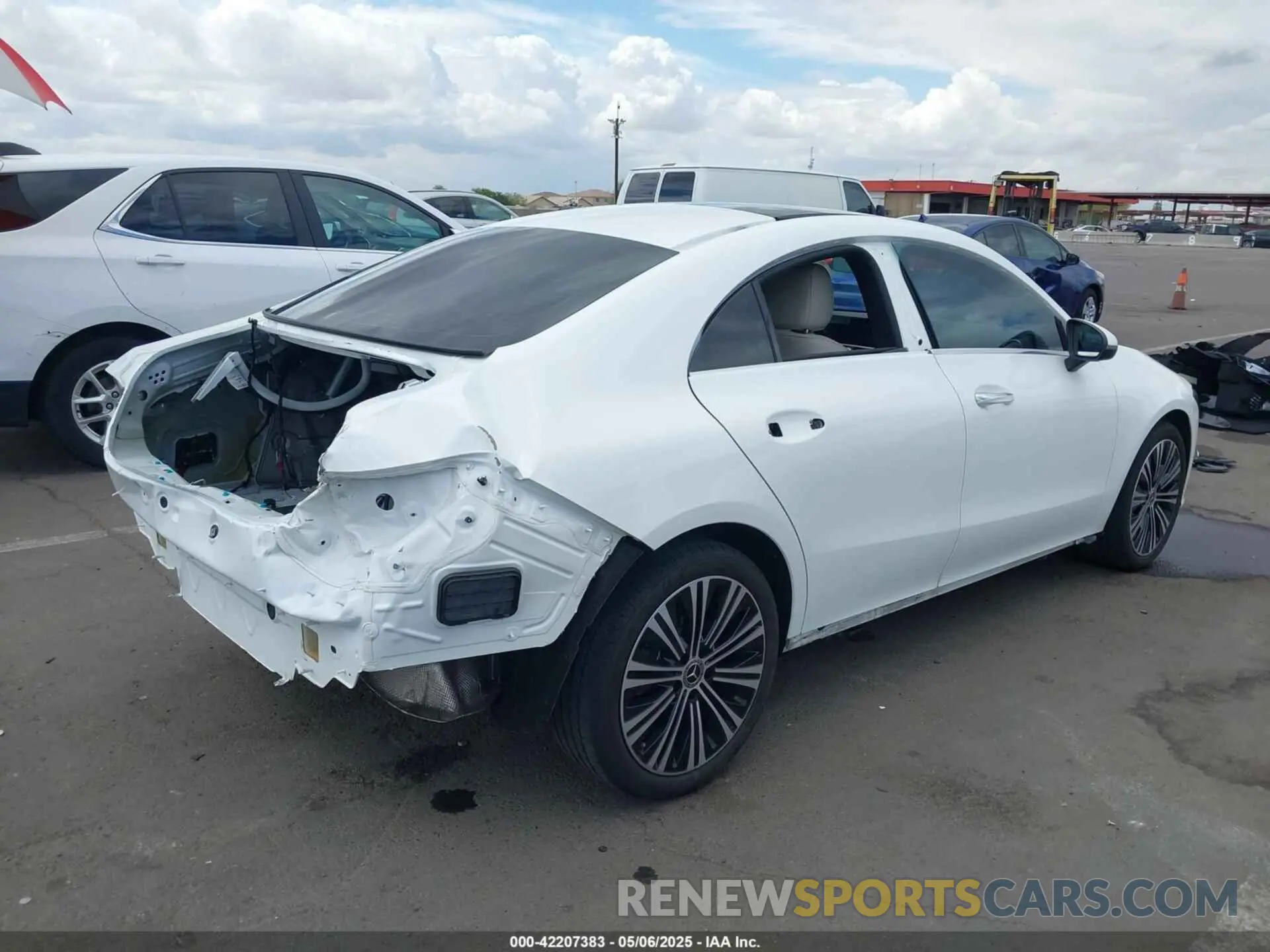 4 Photograph of a damaged car W1K5J4GB4NN321833 MERCEDES-BENZ CLA 250 COUPE 2022