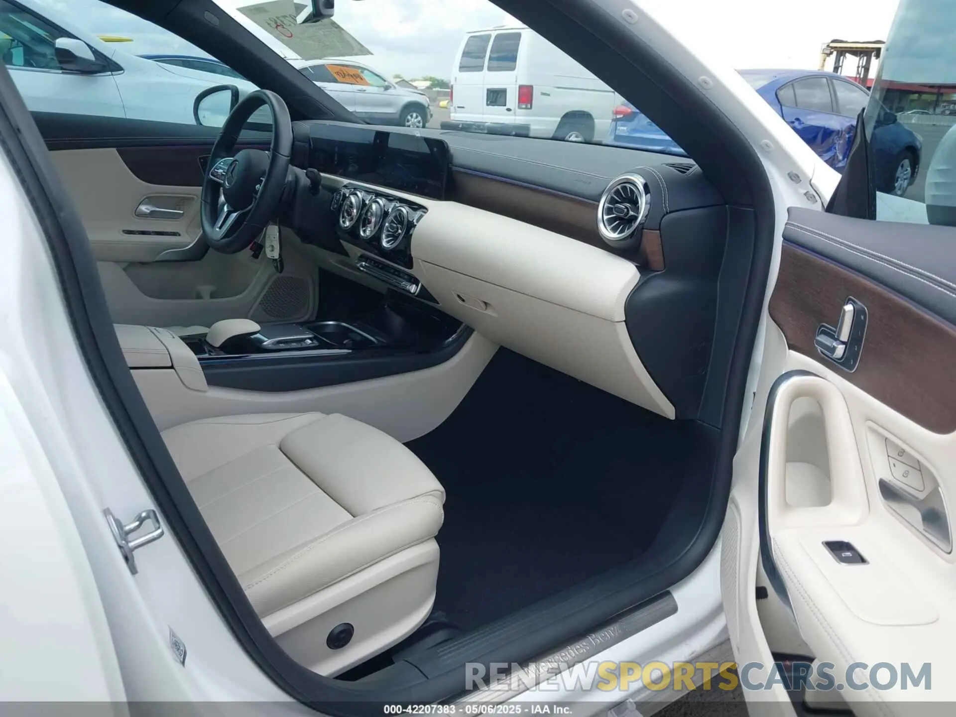 5 Photograph of a damaged car W1K5J4GB4NN321833 MERCEDES-BENZ CLA 250 COUPE 2022