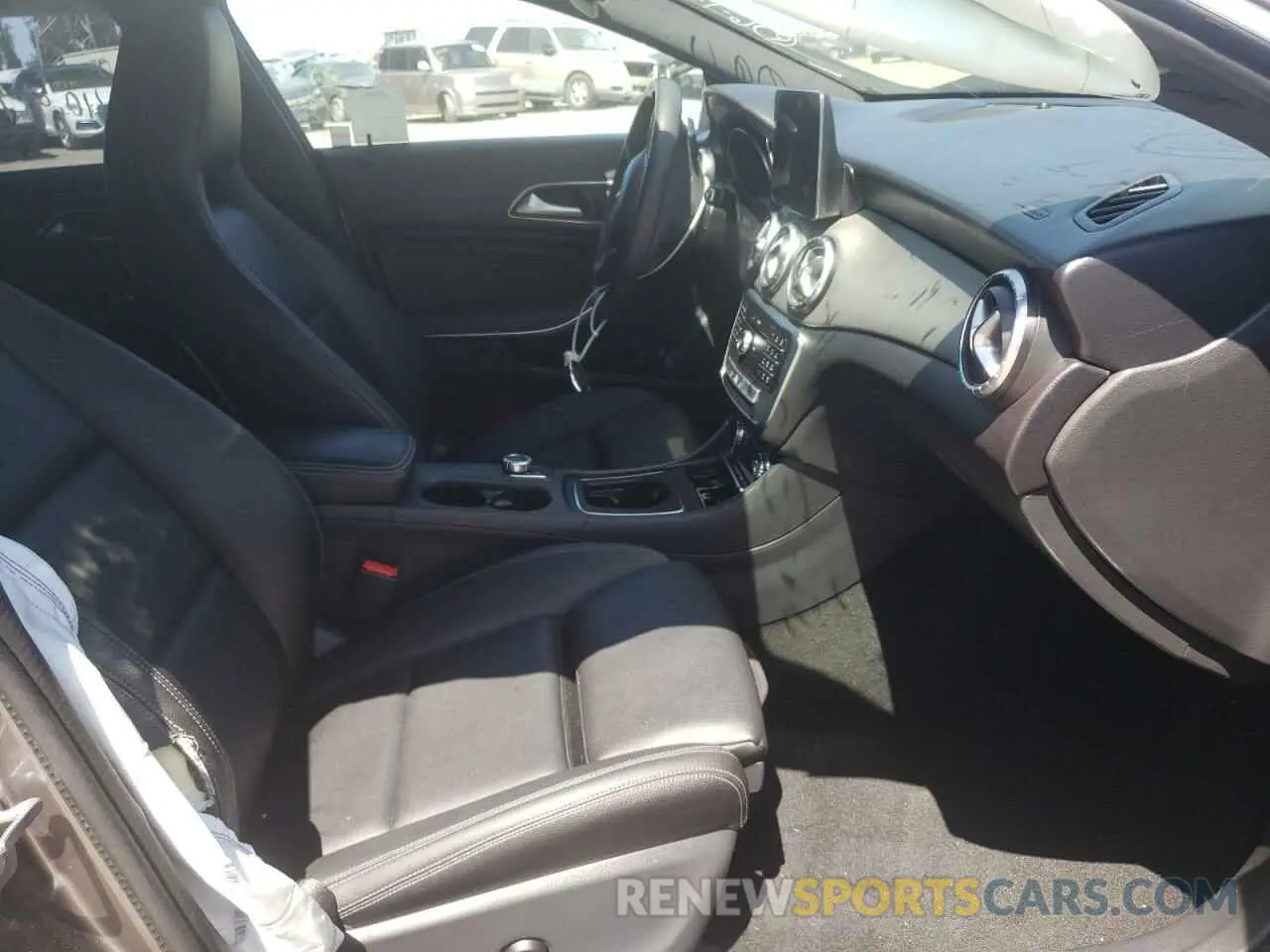 5 Photograph of a damaged car WDDSJ4EB2KN770428 MERCEDES-BENZ CLA-CLASS 2019