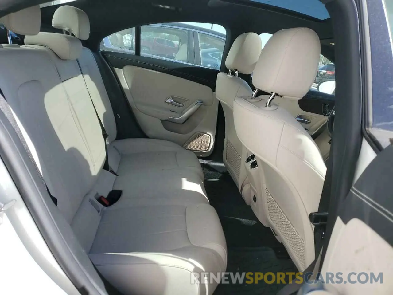10 Photograph of a damaged car W1K5J4HB7NN267121 MERCEDES-BENZ CLA-CLASS 2022