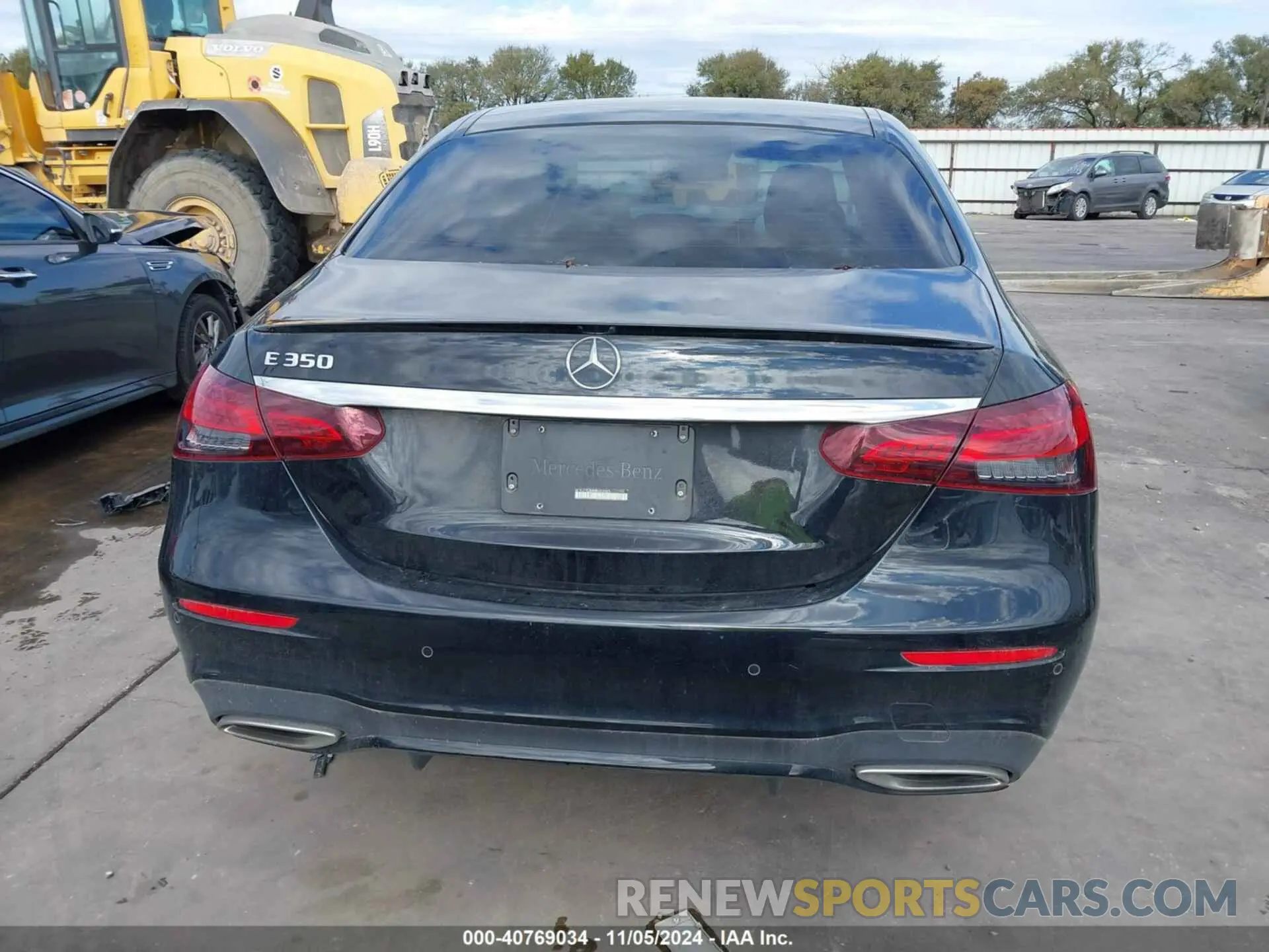 17 Photograph of a damaged car W1KZF8DB8NB091665 MERCEDES-BENZ E 2022