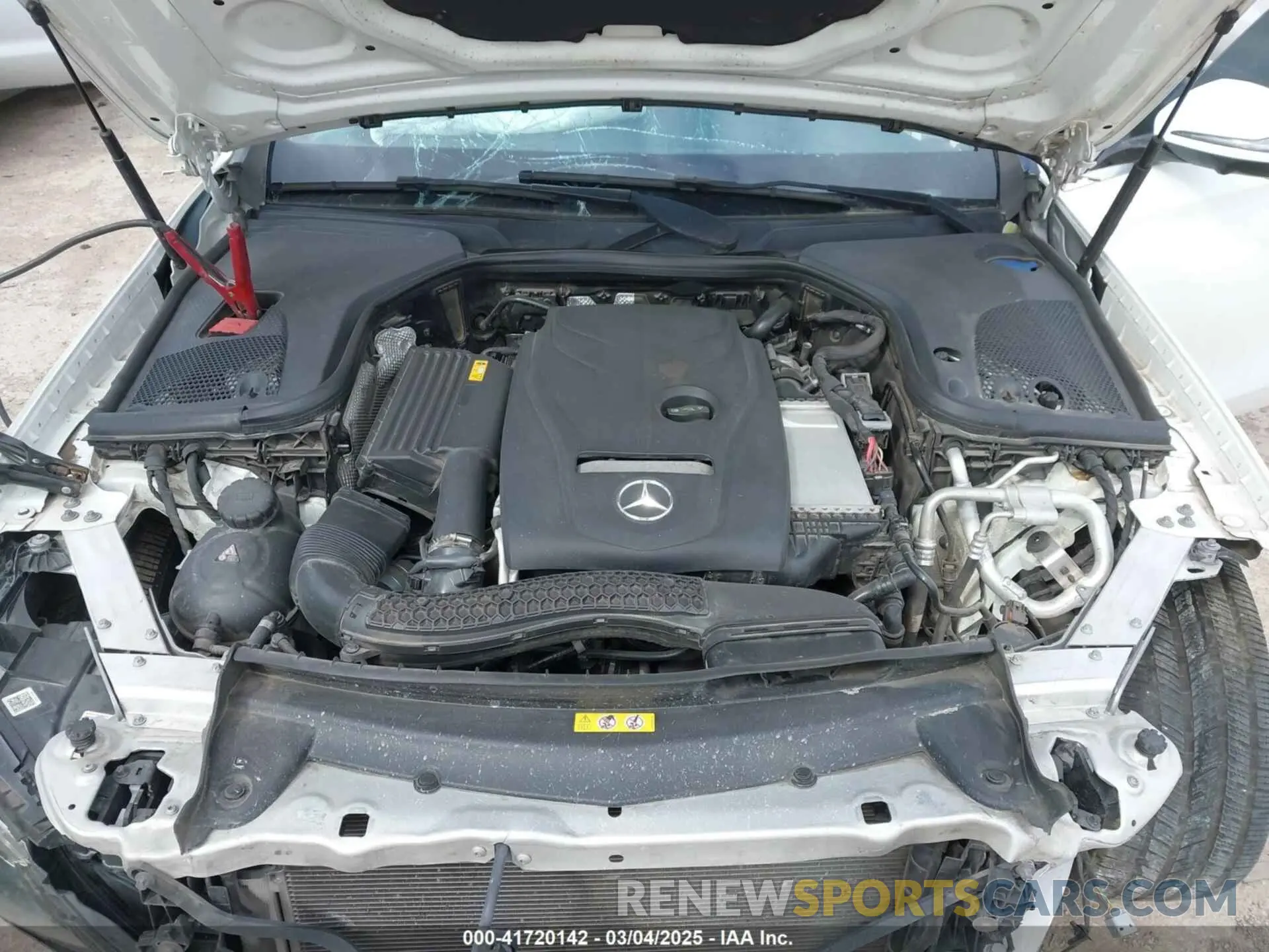 10 Photograph of a damaged car WDDZF4JB0KA512311 MERCEDES-BENZ E 300 2019