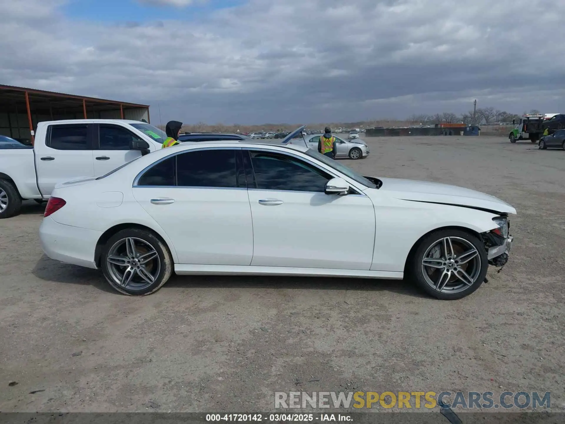 13 Photograph of a damaged car WDDZF4JB0KA512311 MERCEDES-BENZ E 300 2019