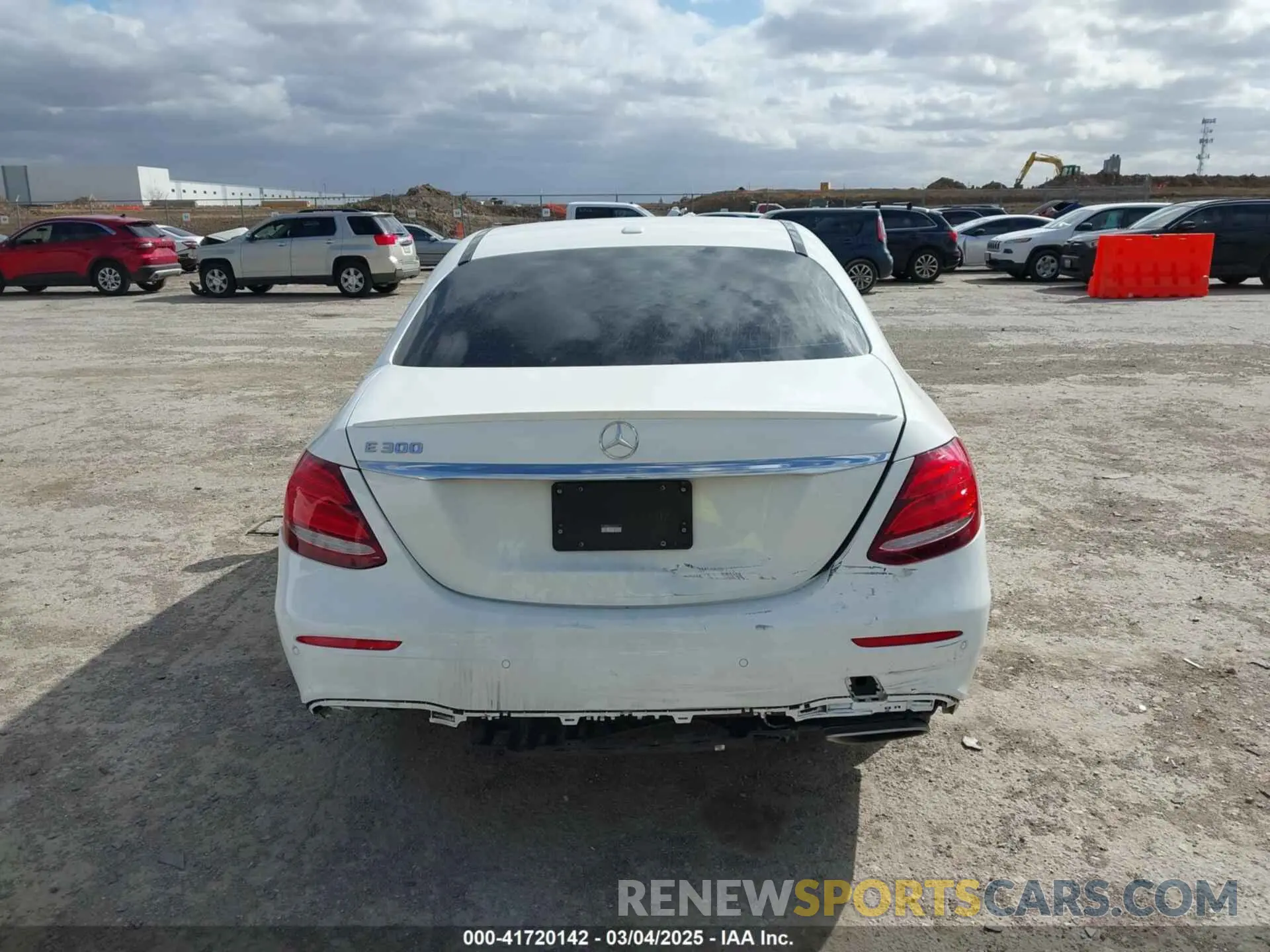 16 Photograph of a damaged car WDDZF4JB0KA512311 MERCEDES-BENZ E 300 2019