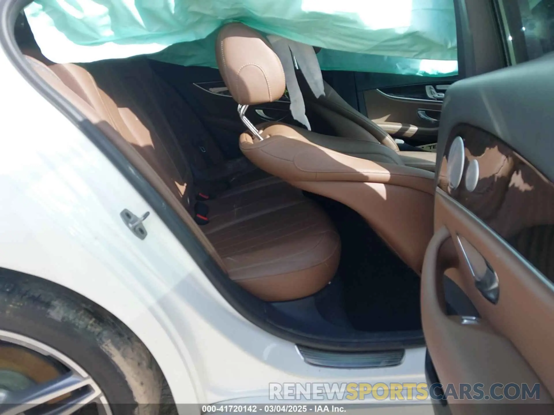 8 Photograph of a damaged car WDDZF4JB0KA512311 MERCEDES-BENZ E 300 2019