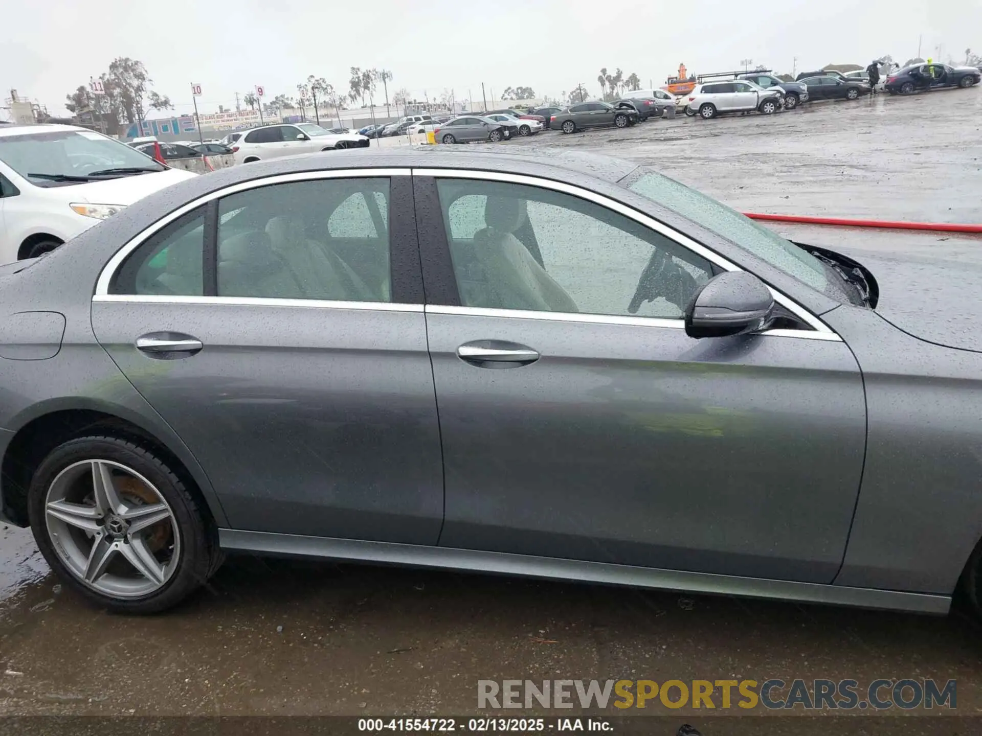 14 Photograph of a damaged car WDDZF4JB0KA513409 MERCEDES-BENZ E 300 2019