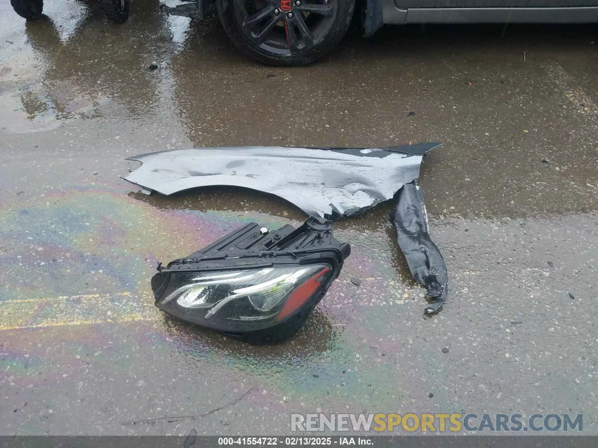 18 Photograph of a damaged car WDDZF4JB0KA513409 MERCEDES-BENZ E 300 2019
